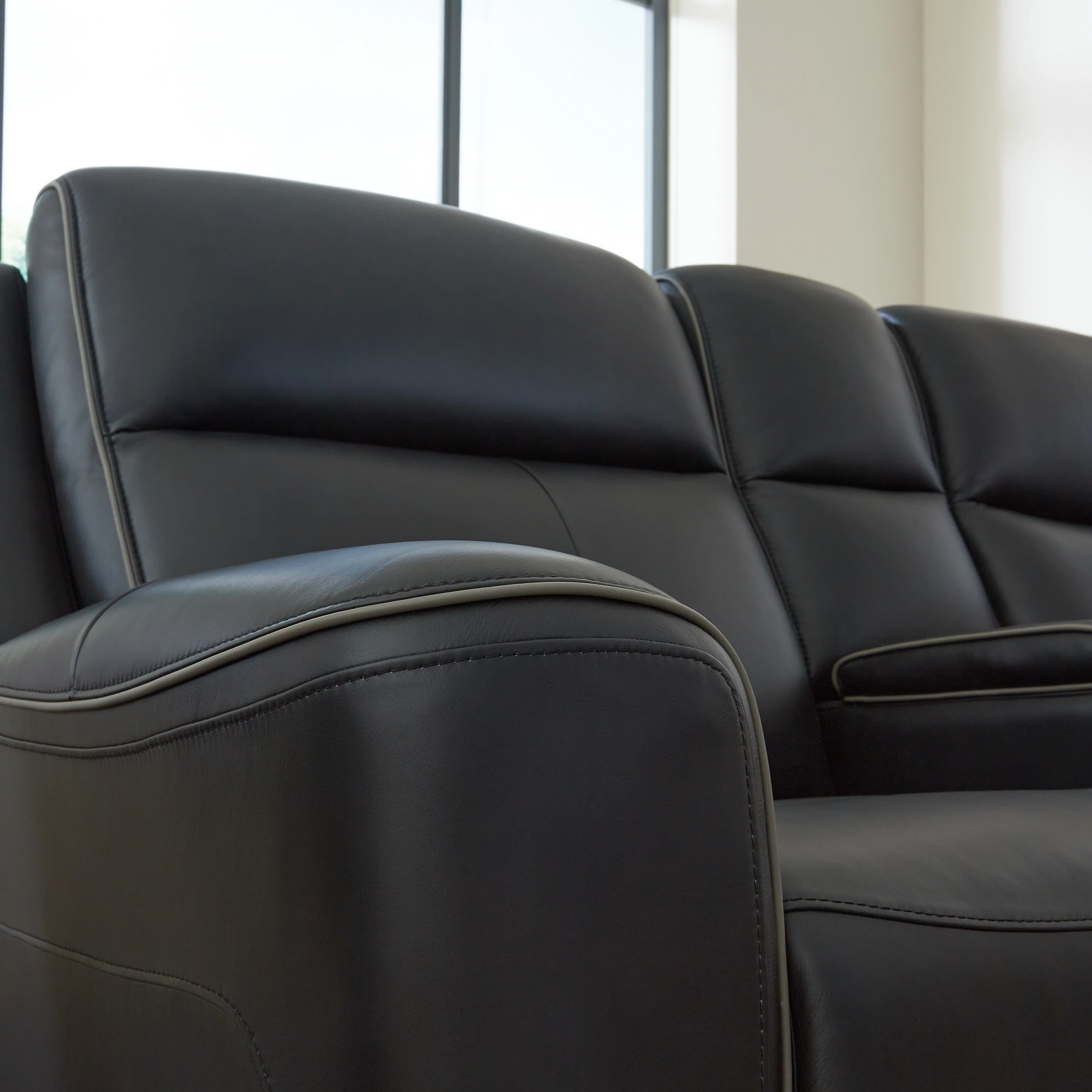5Z-Relaxation Onyx Power Reclining Loveseat with Console - Image 10