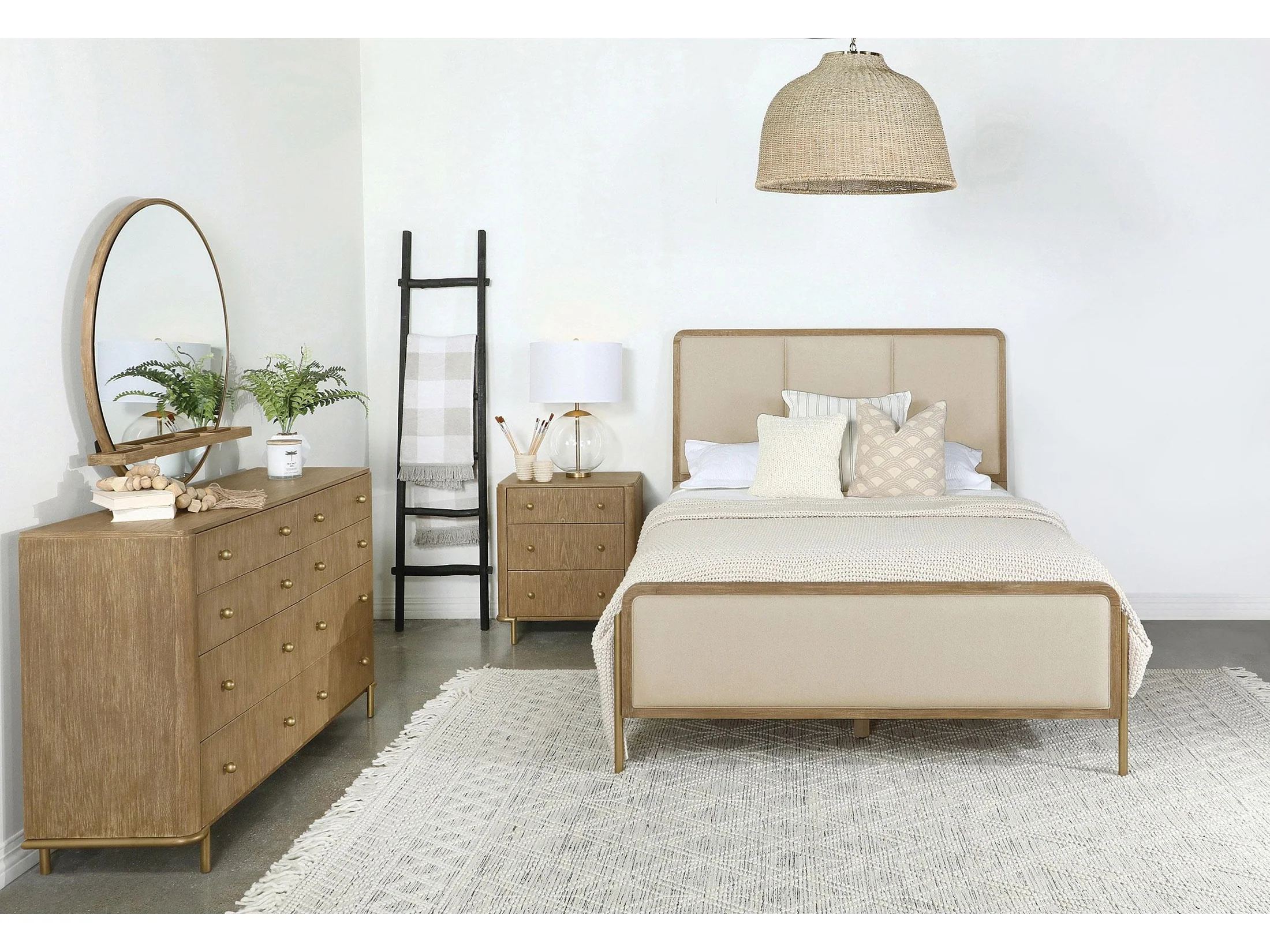 Arini Cream and Sand Wash 4-piece California King Bedroom Set