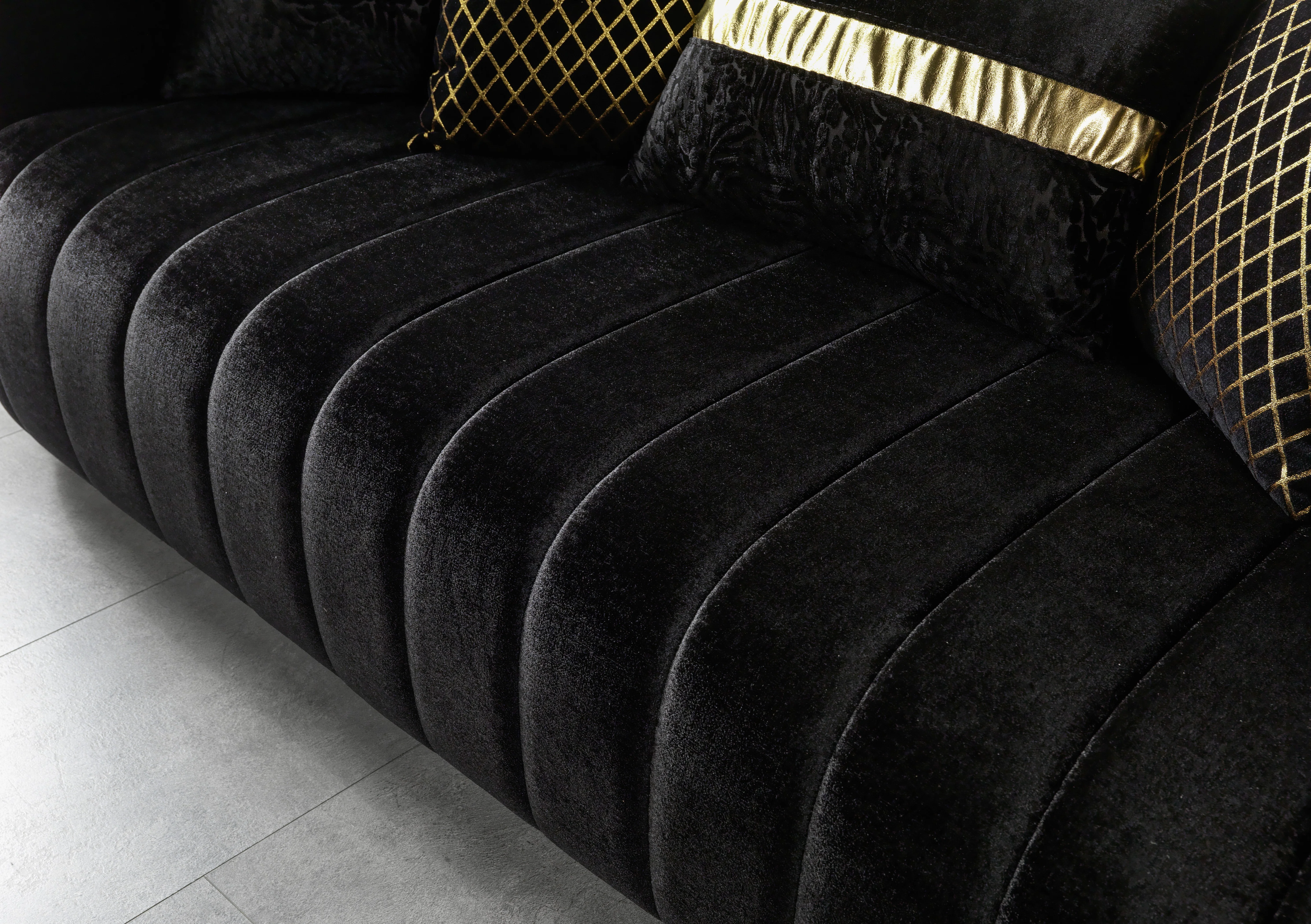 Avanos Black Sofa - Image 3