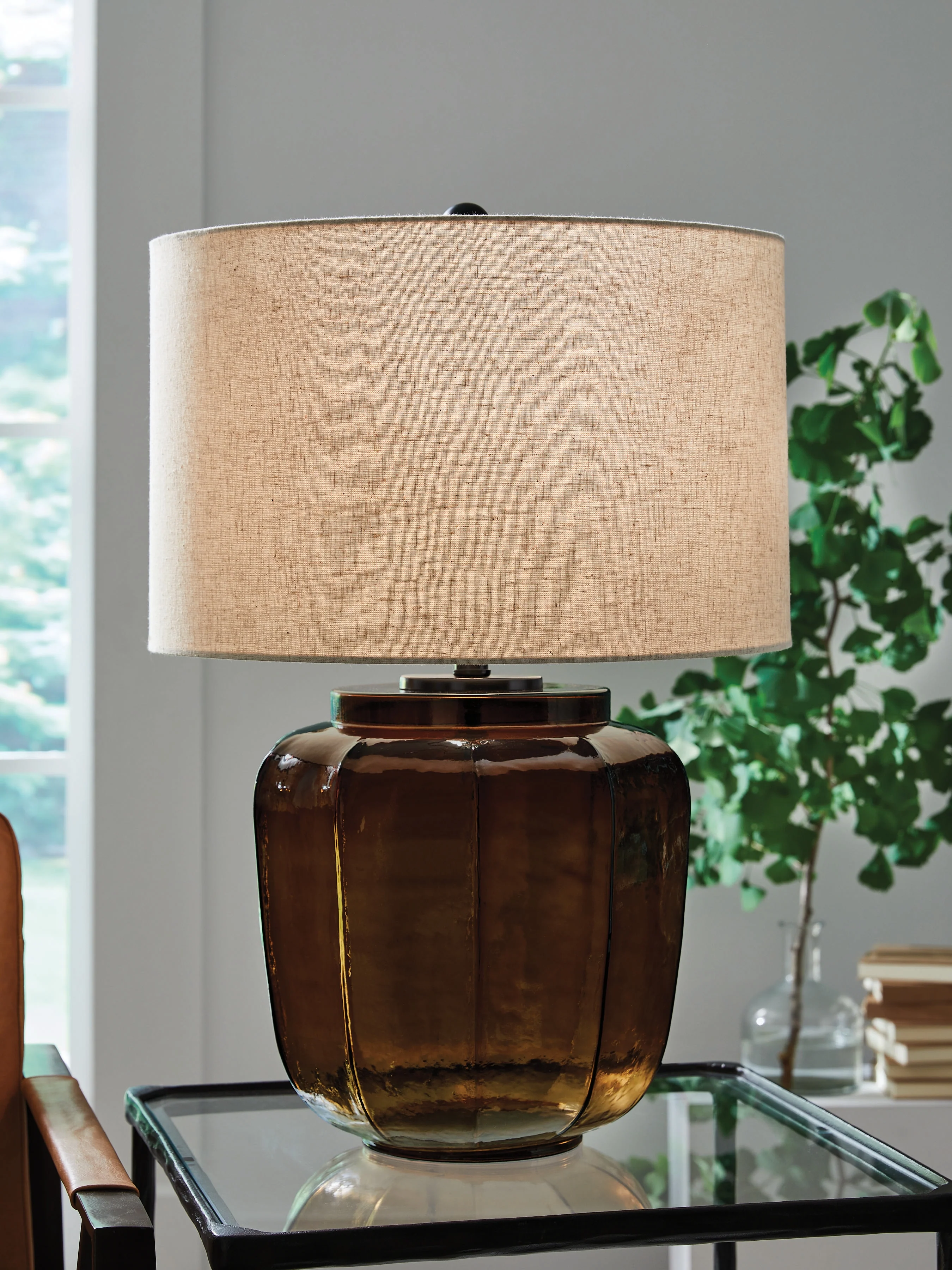 Bainmore Amber Glass Table Lamp (1/CN) - Image 2