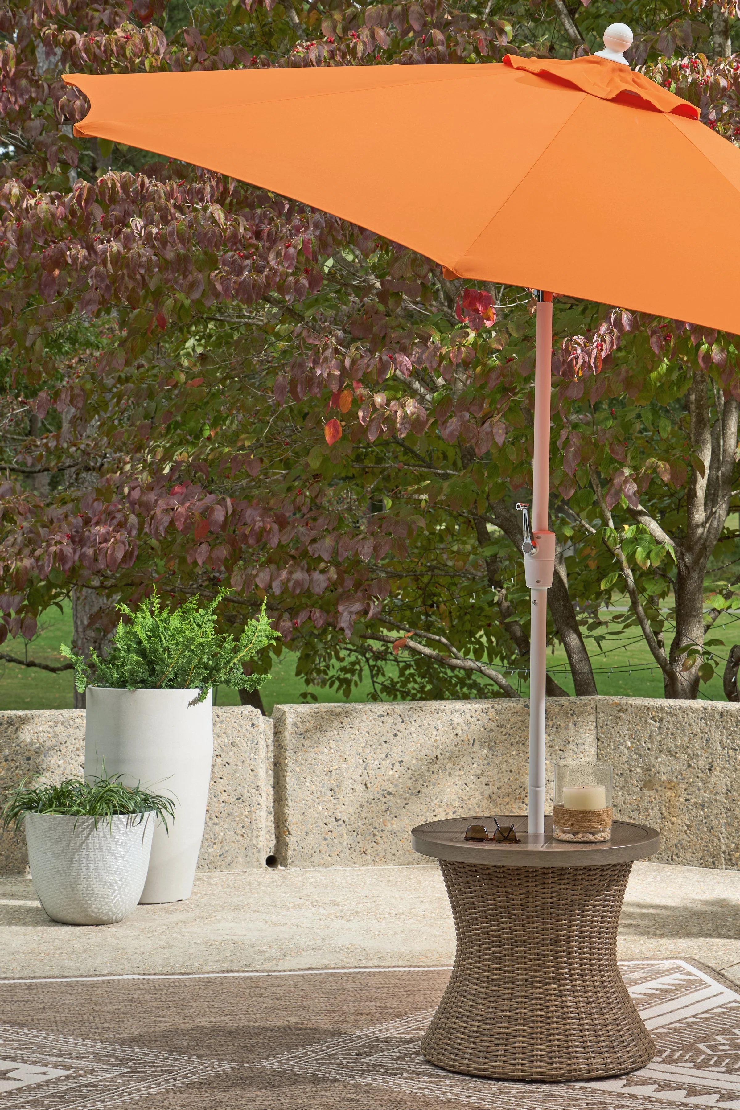 Beachcroft New Beige Outdoor End Table - Image 3
