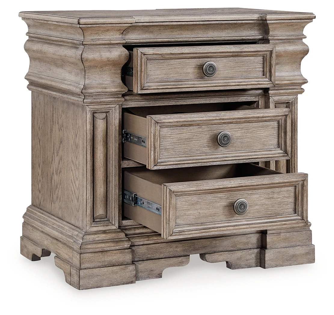 Blairhurst Light Grayish Brown Queen Panel Bedroom Set with Dresser, Mirror, Chest and Nightstand - Image 16