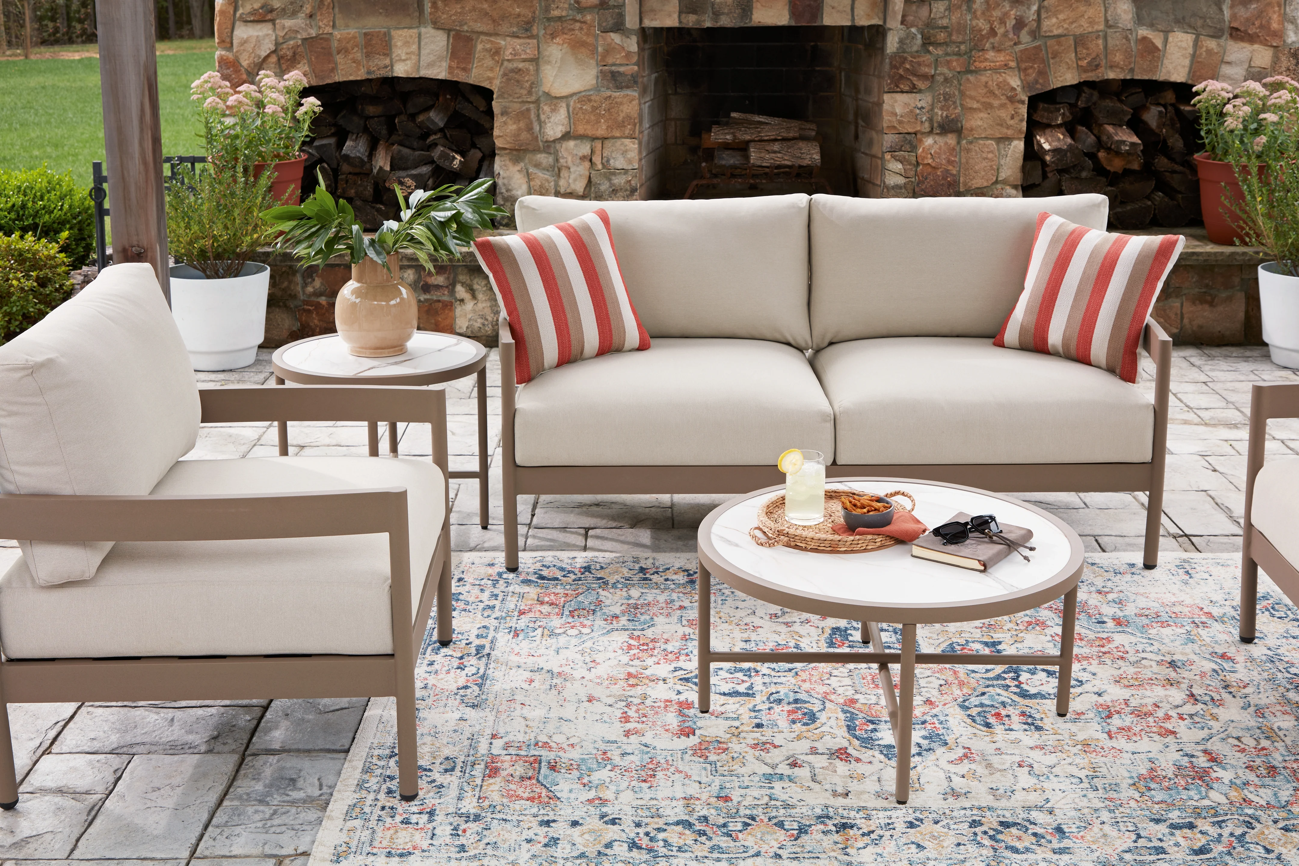 Bluff Trail Beige Love/Chairs/Tables Set (Set of 5) - Image 6