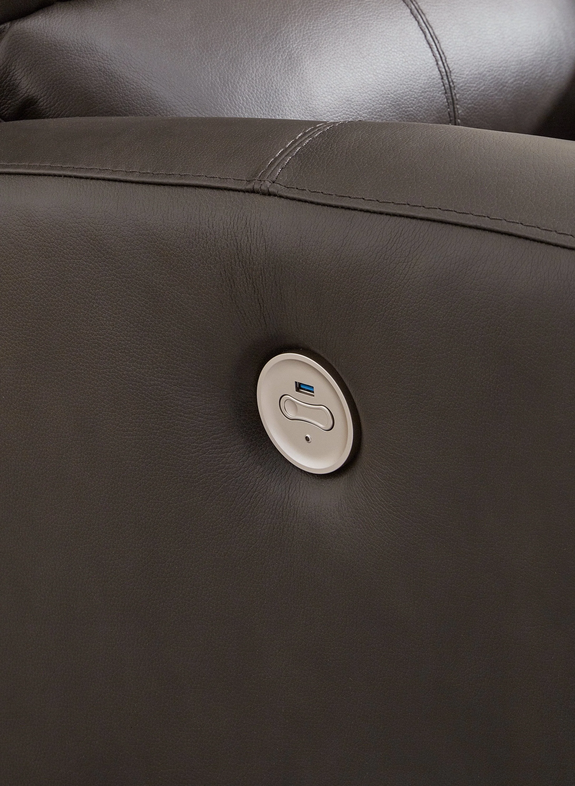 Boxmere Storm Power Loveseat w/Console (Online Special Price) - Image 8