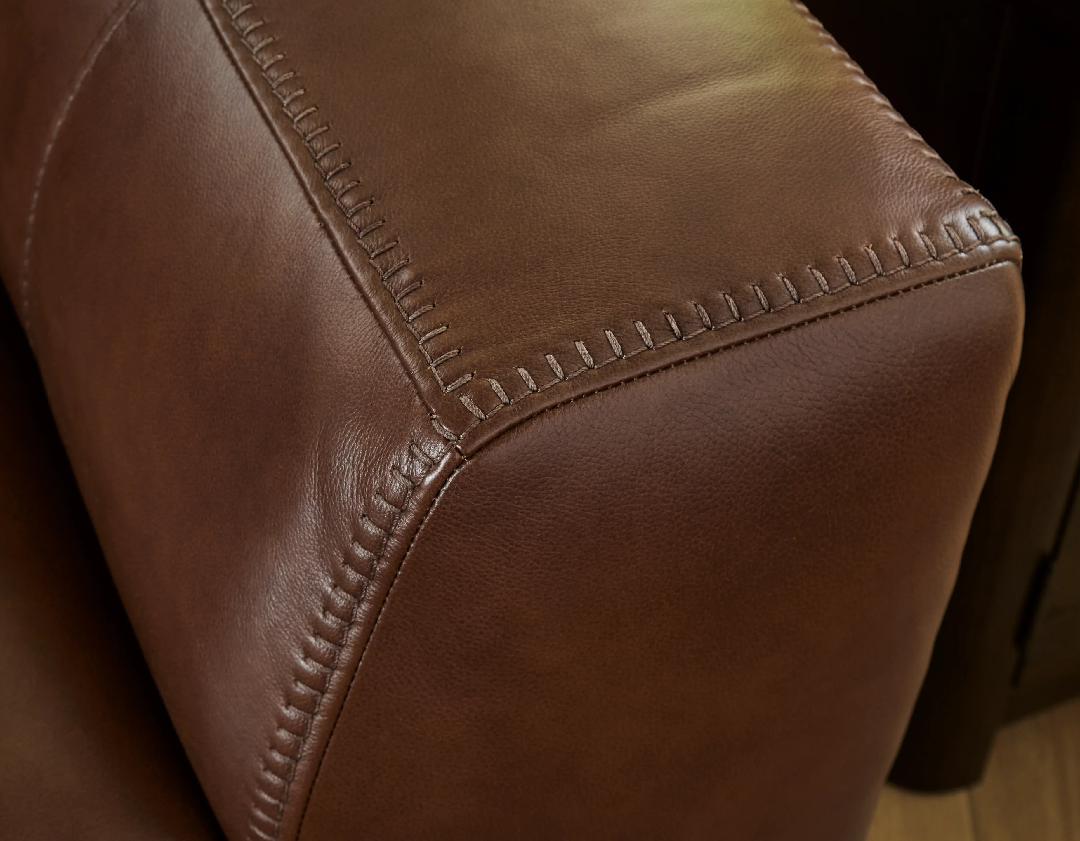 Brogliano Canyon Loveseat - Image 5