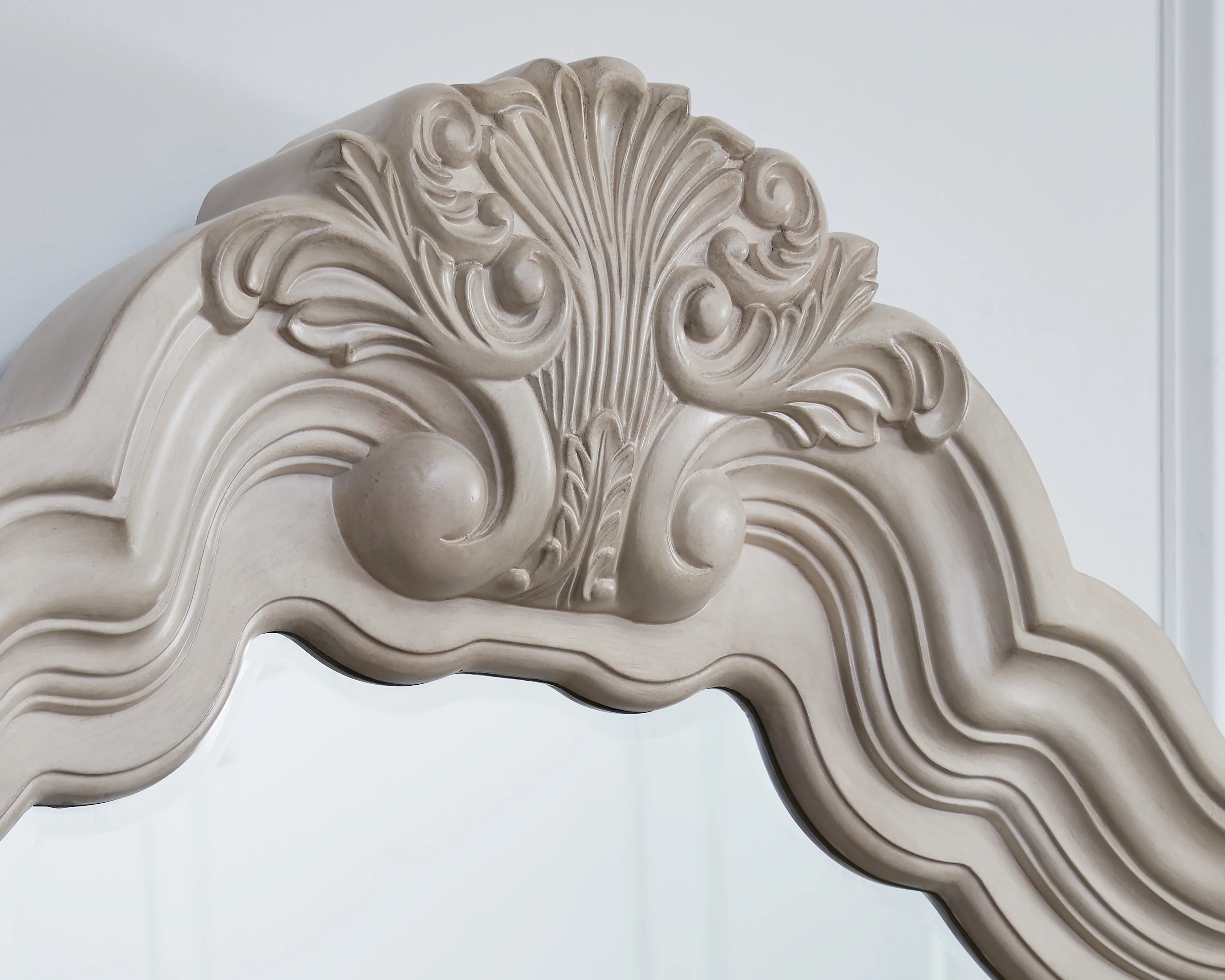 Bruchandi Antique White Dresser and Mirror - Image 4