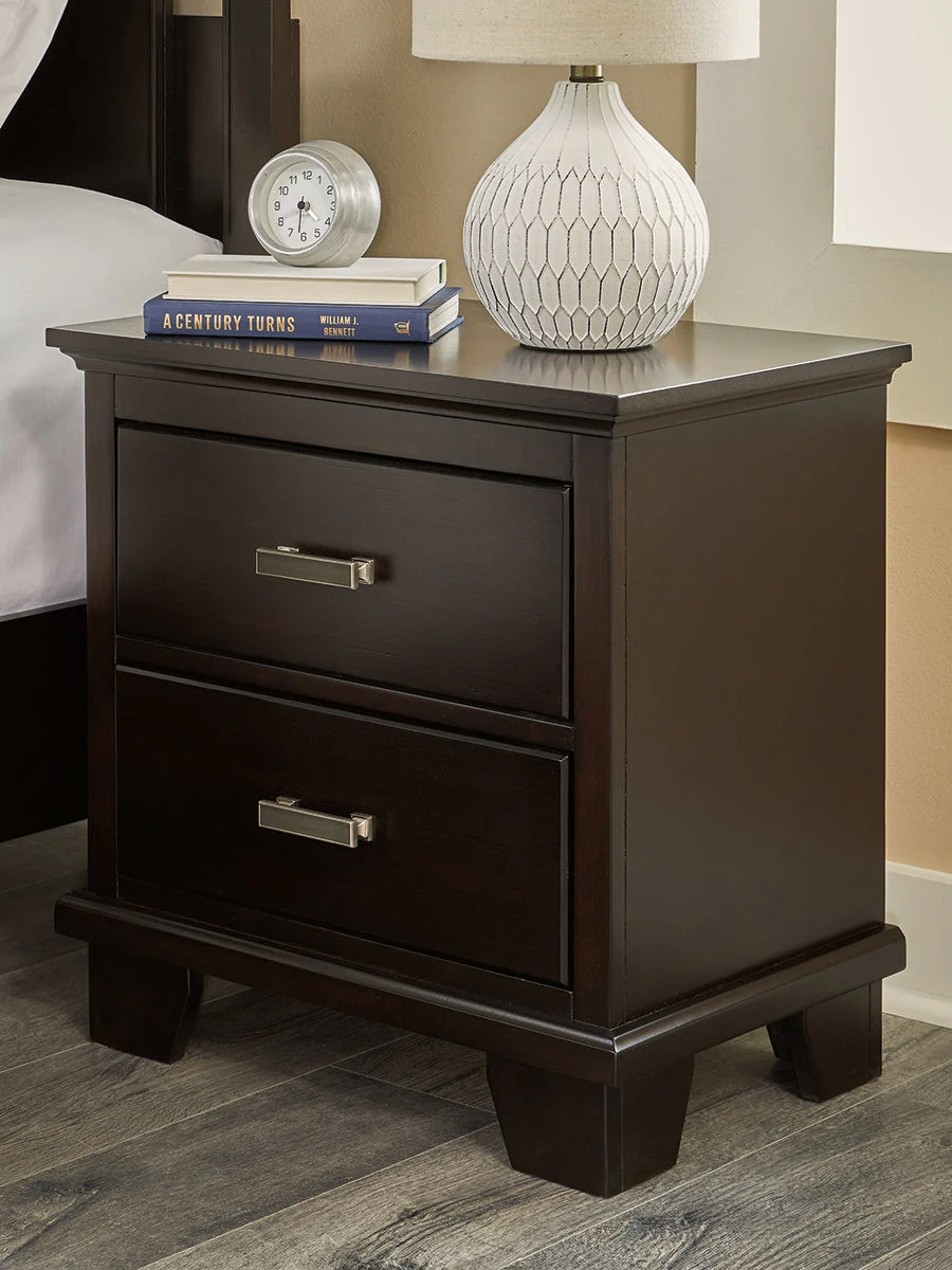 Covetown Dark Brown Queen Panel Bedroom Set with Nightstand (Online Special Price) - Image 17