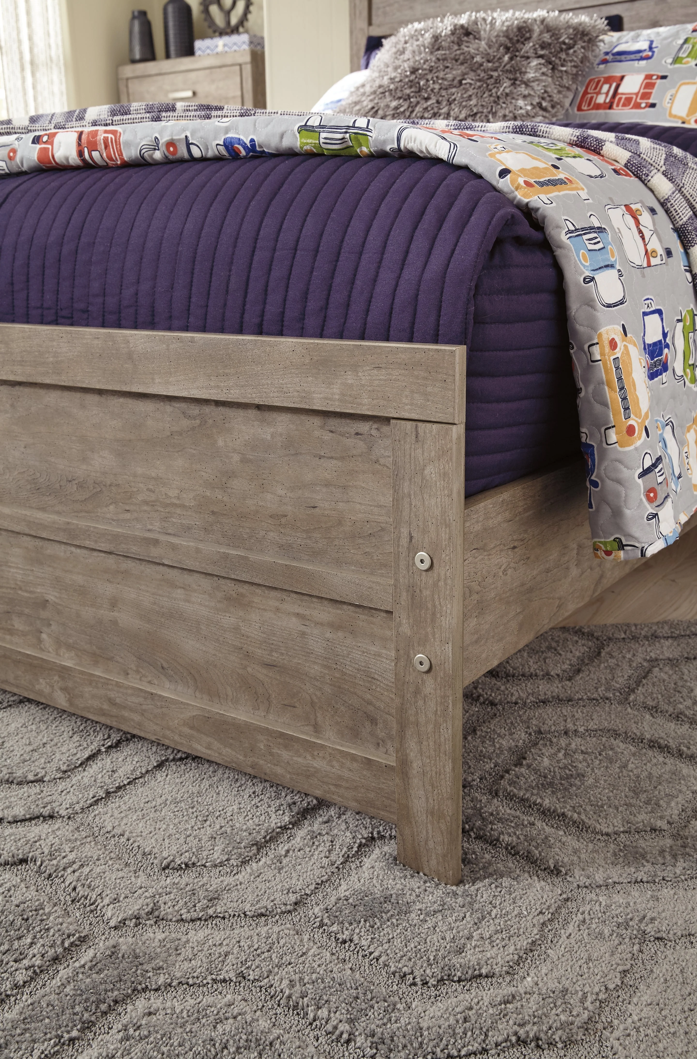 Culverbach Gray Full Panel Bedroom Set with Dresser and Chest (Online Special Price) - Image 19