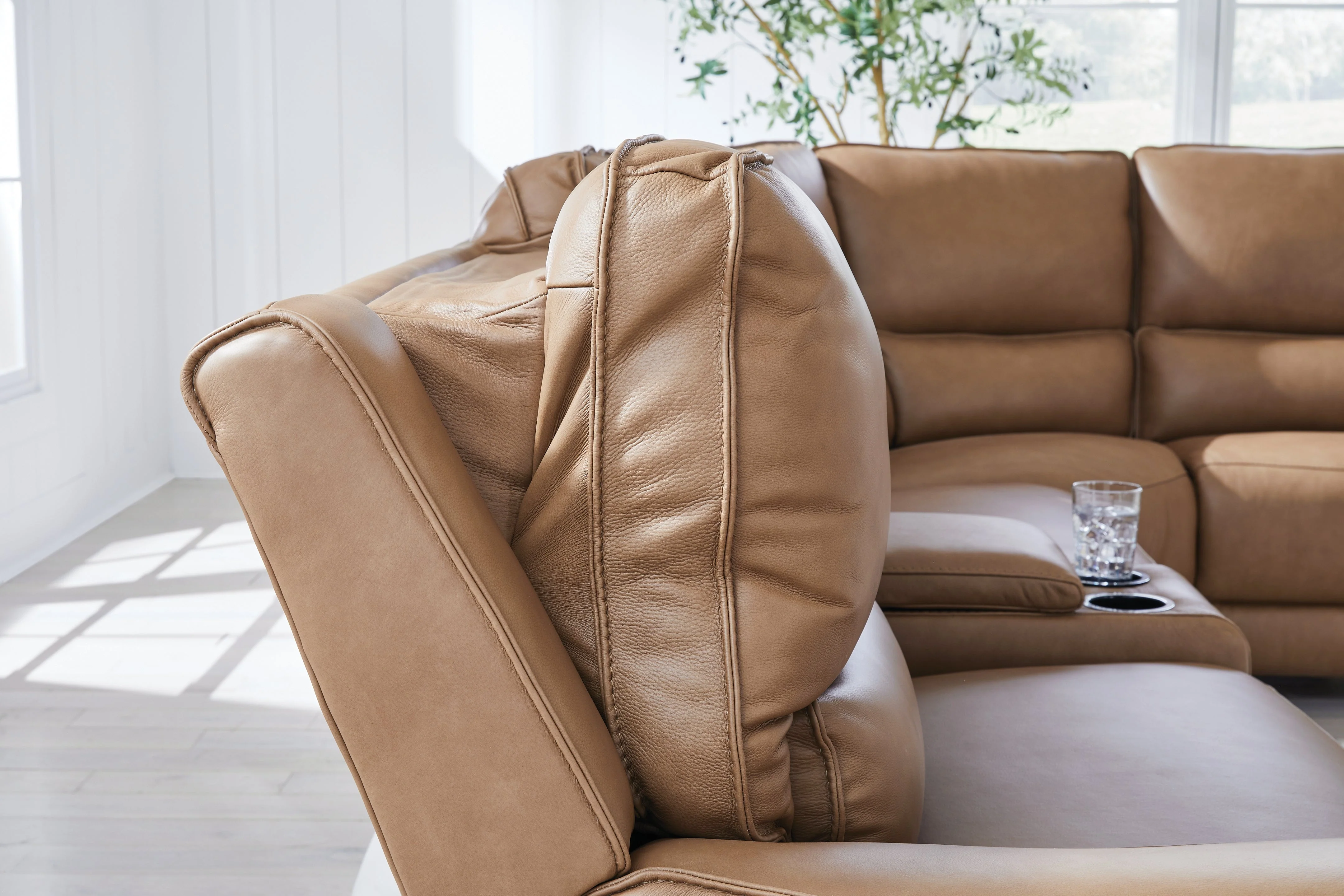 DeepWakes Caramel 6-Piece Power Reclining Sectional with Right Chaise (Online Special Price) - Image 4
