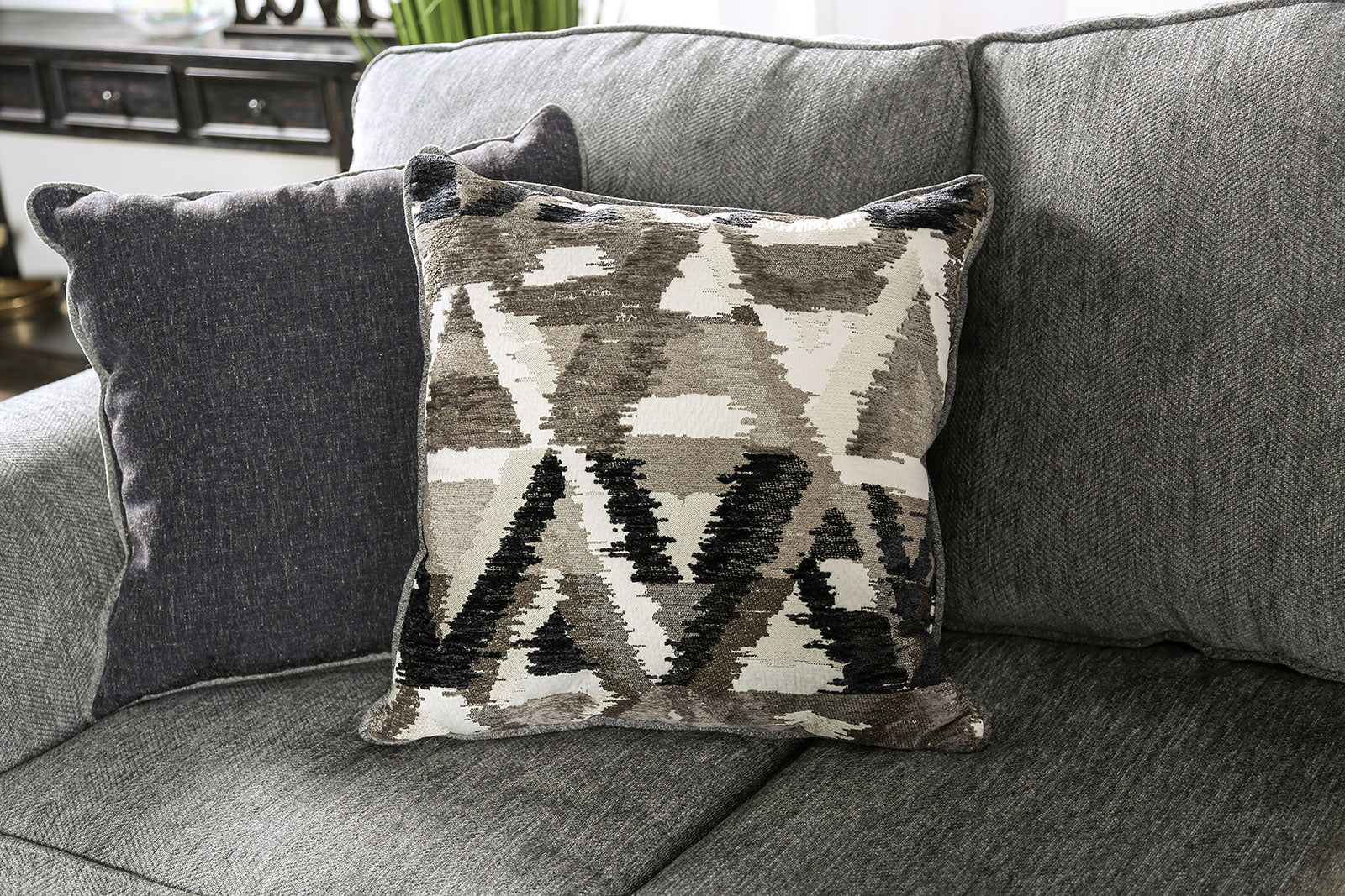 Delgada Graphite Loveseat - Image 4