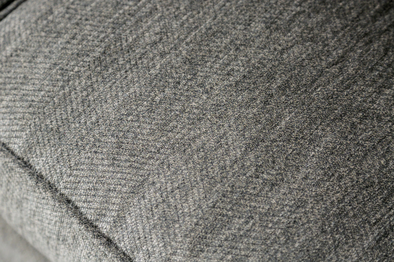 Delgada Graphite Loveseat - Image 5