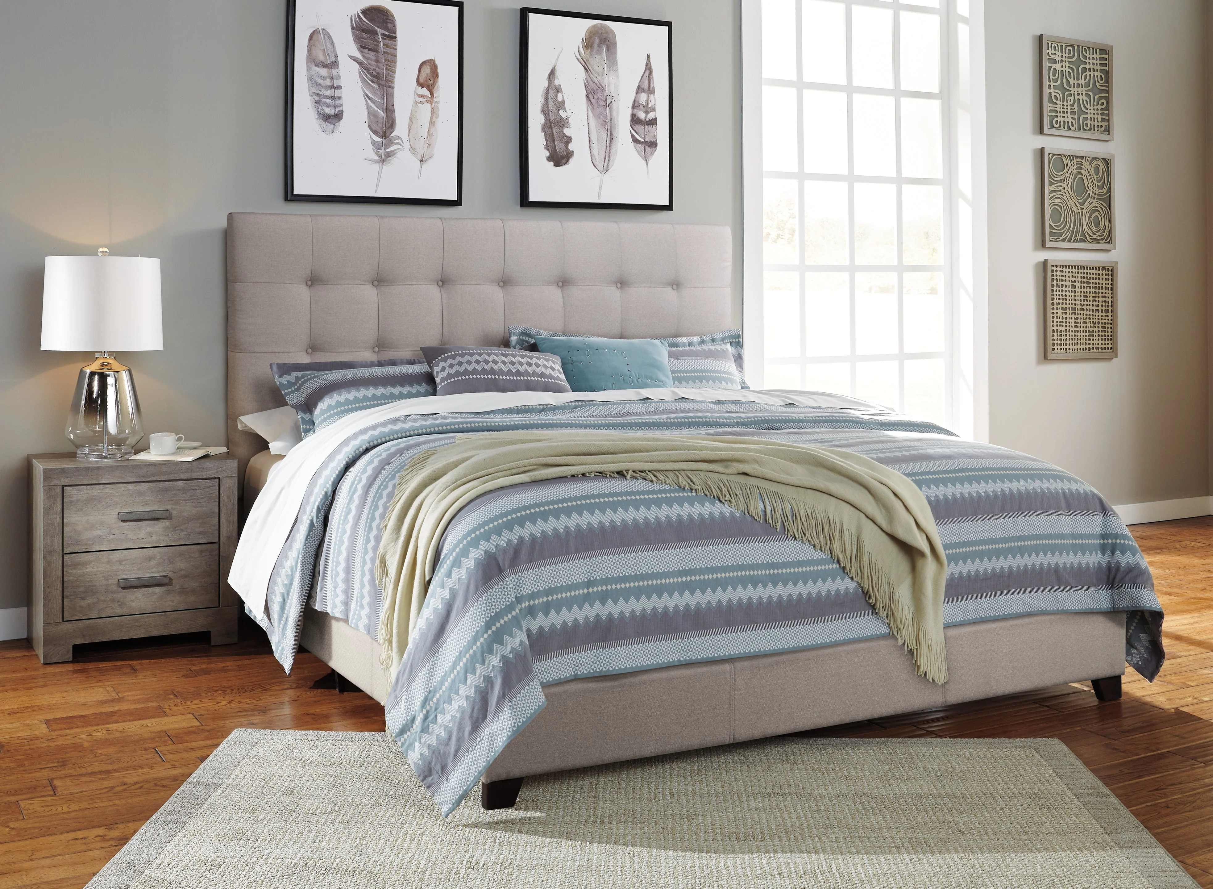 Dolante Queen Upholstered Bed (Online Special Price) - Image 5
