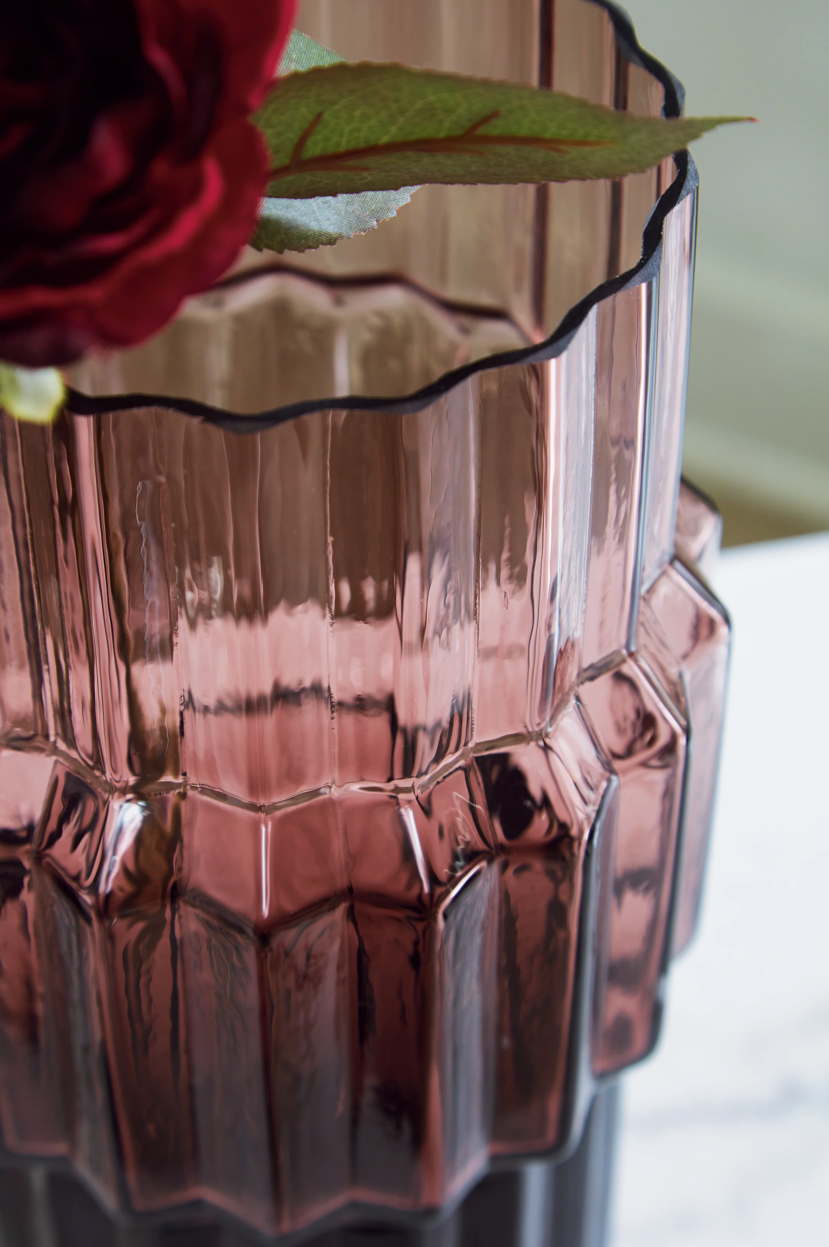 Dorlow Mauve Vase 6" - Image 3