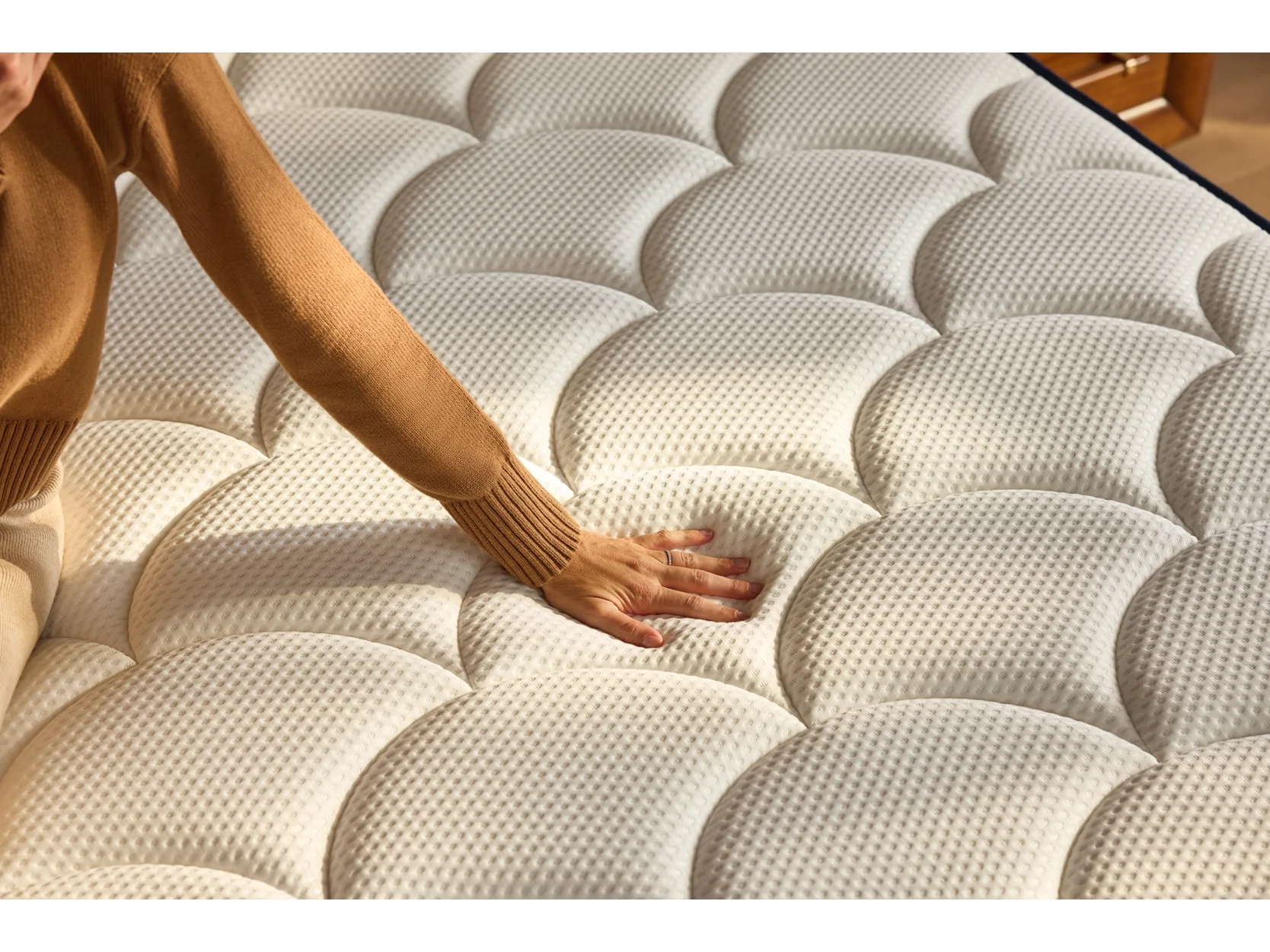 DreamCloud Classic Hybrid Firm White Twin Mattress - Image 9