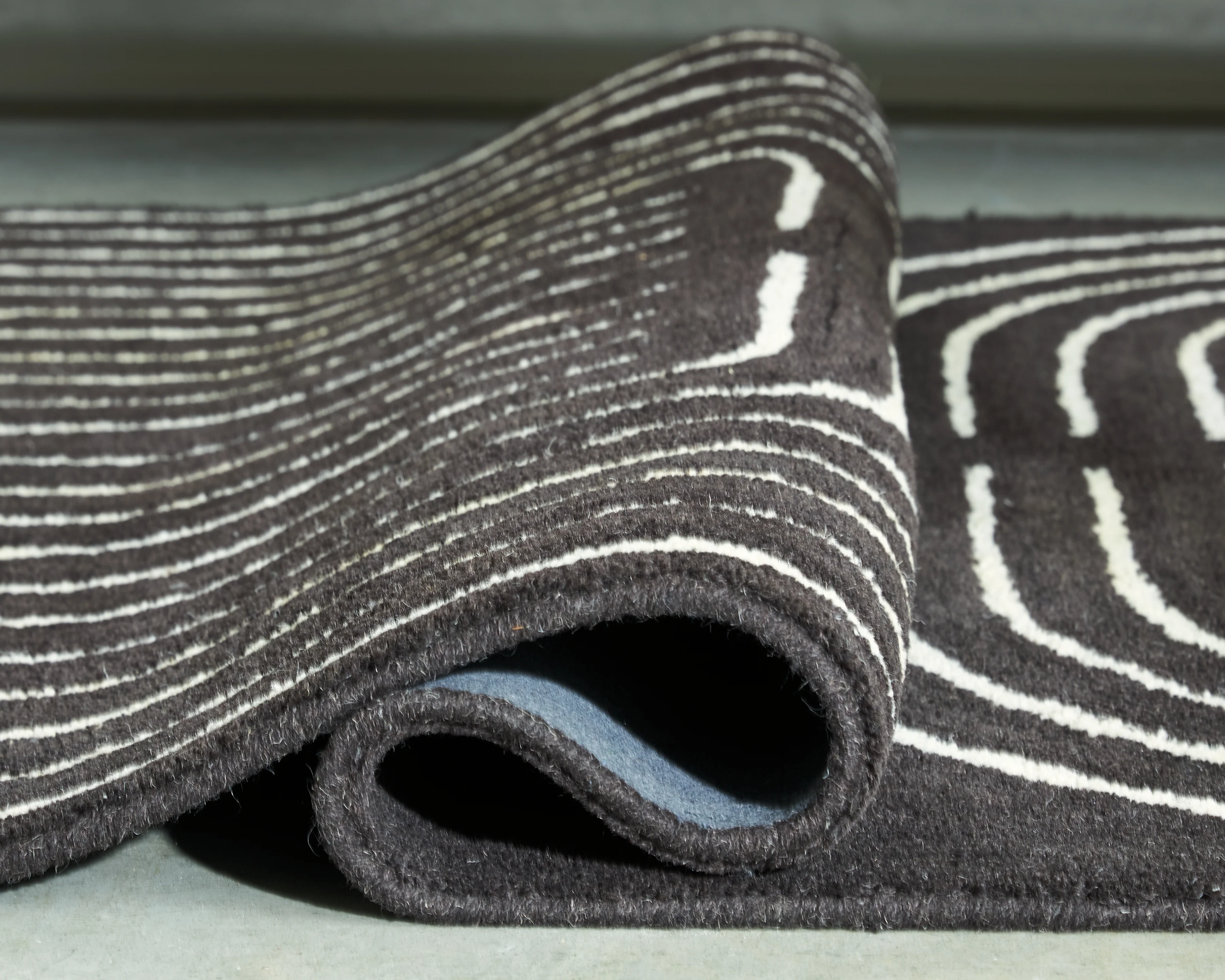 Eldonmore Black/Ivory Large Rug - Image 4
