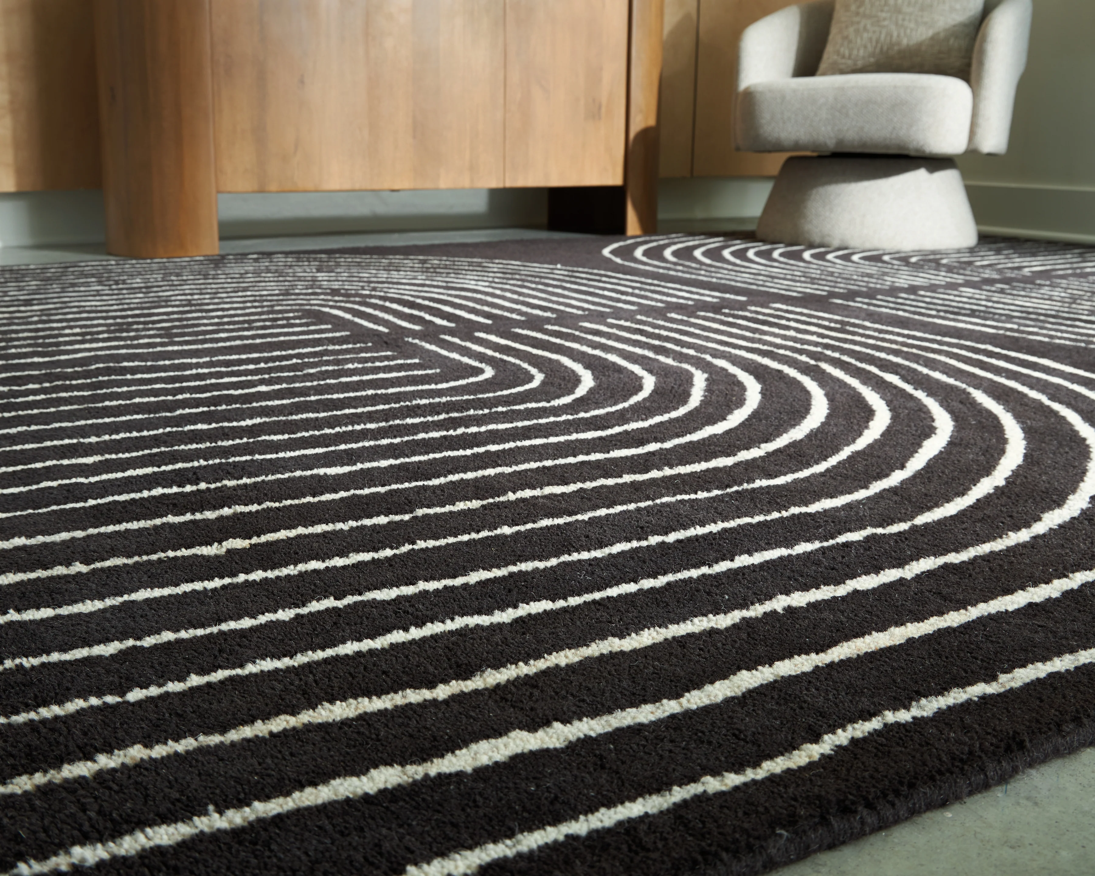 Eldonmore Black/Ivory Medium Rug - Image 3