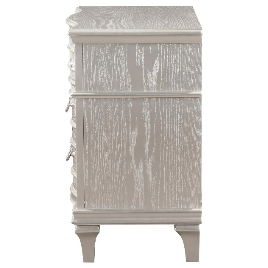 Evangeline Silver Oak 3-drawer Nightstand - Image 7