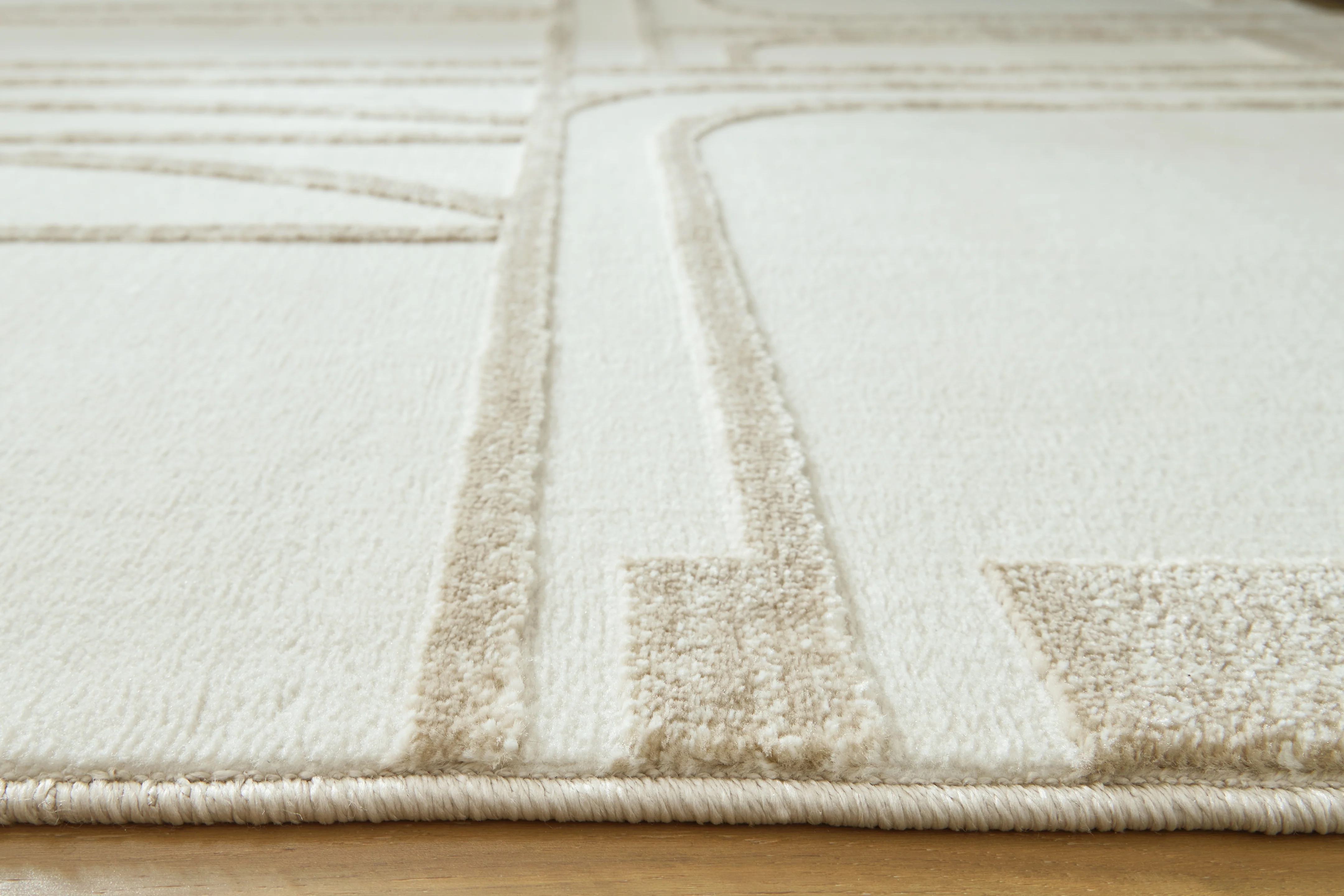 Farongrove Ivory/Beige Medium Rug - Image 3