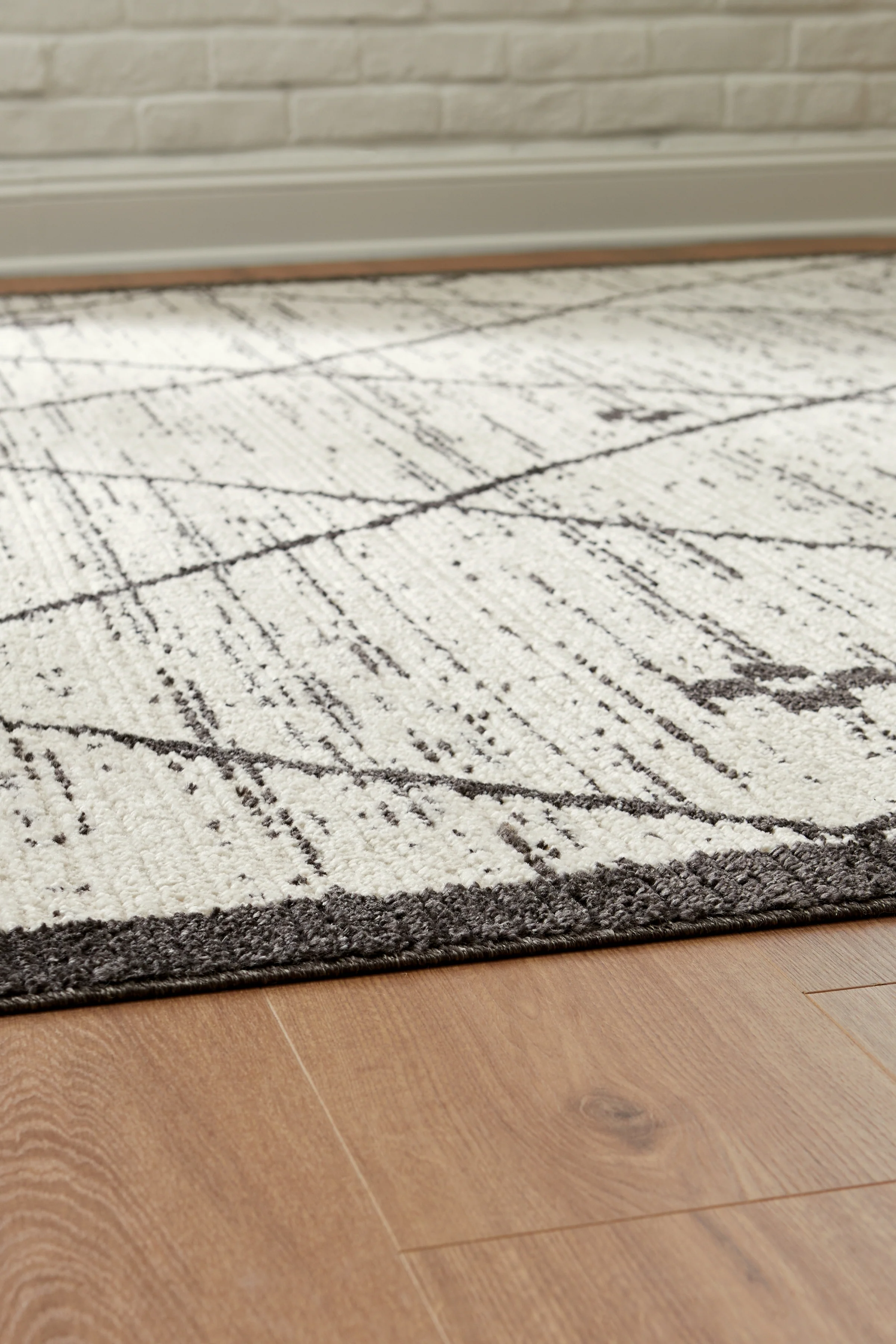 Fenriston Cream/Black Large Rug - Image 3