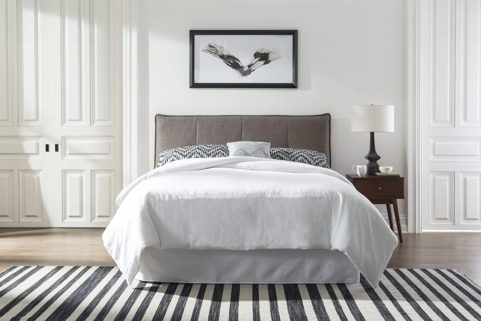 Geneva - Adona Dolphin Queen Upholstered Footboard Storage Bed - Image 3