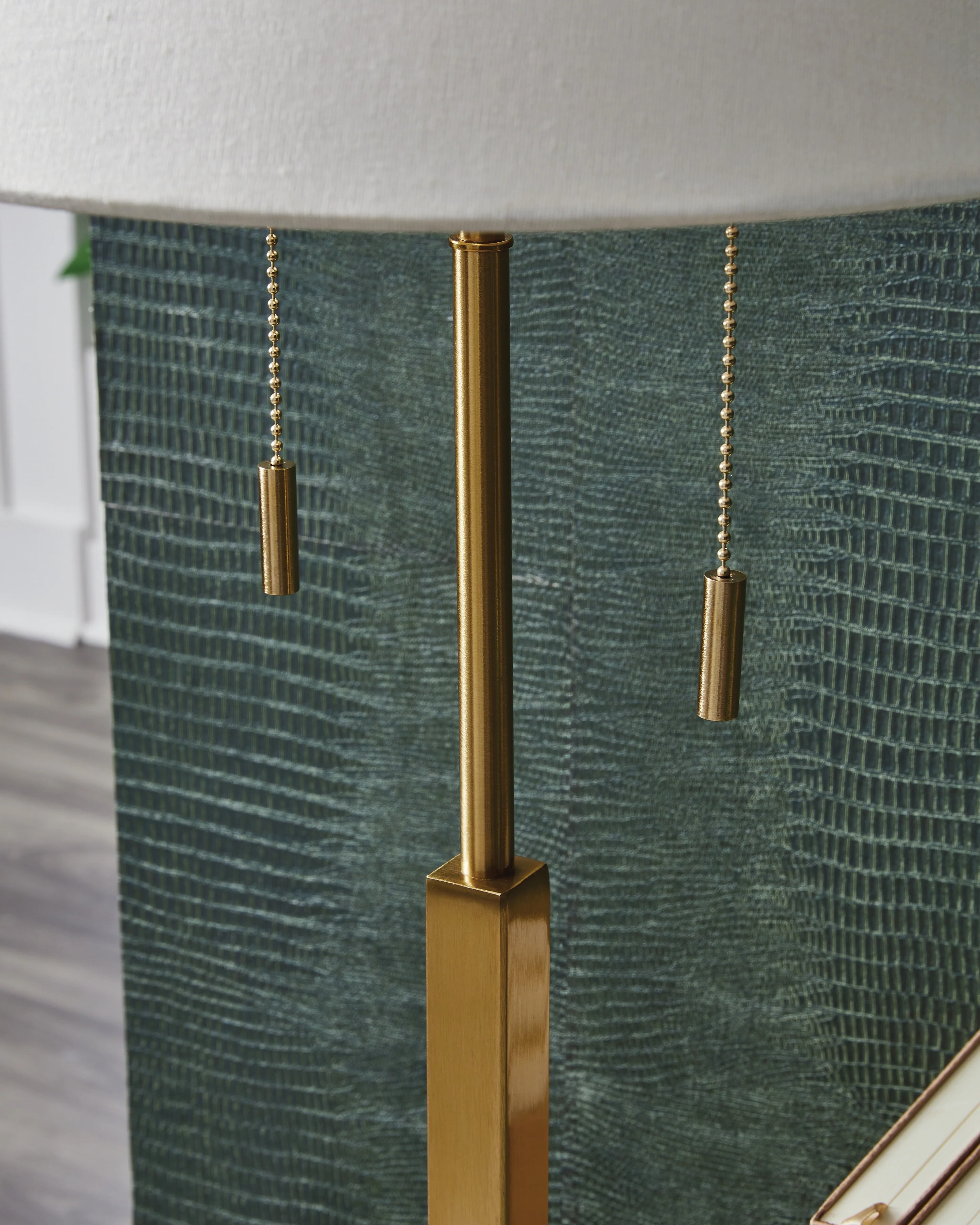 Haigwood Gold Metal Table Lamp (1/CN) - Image 3