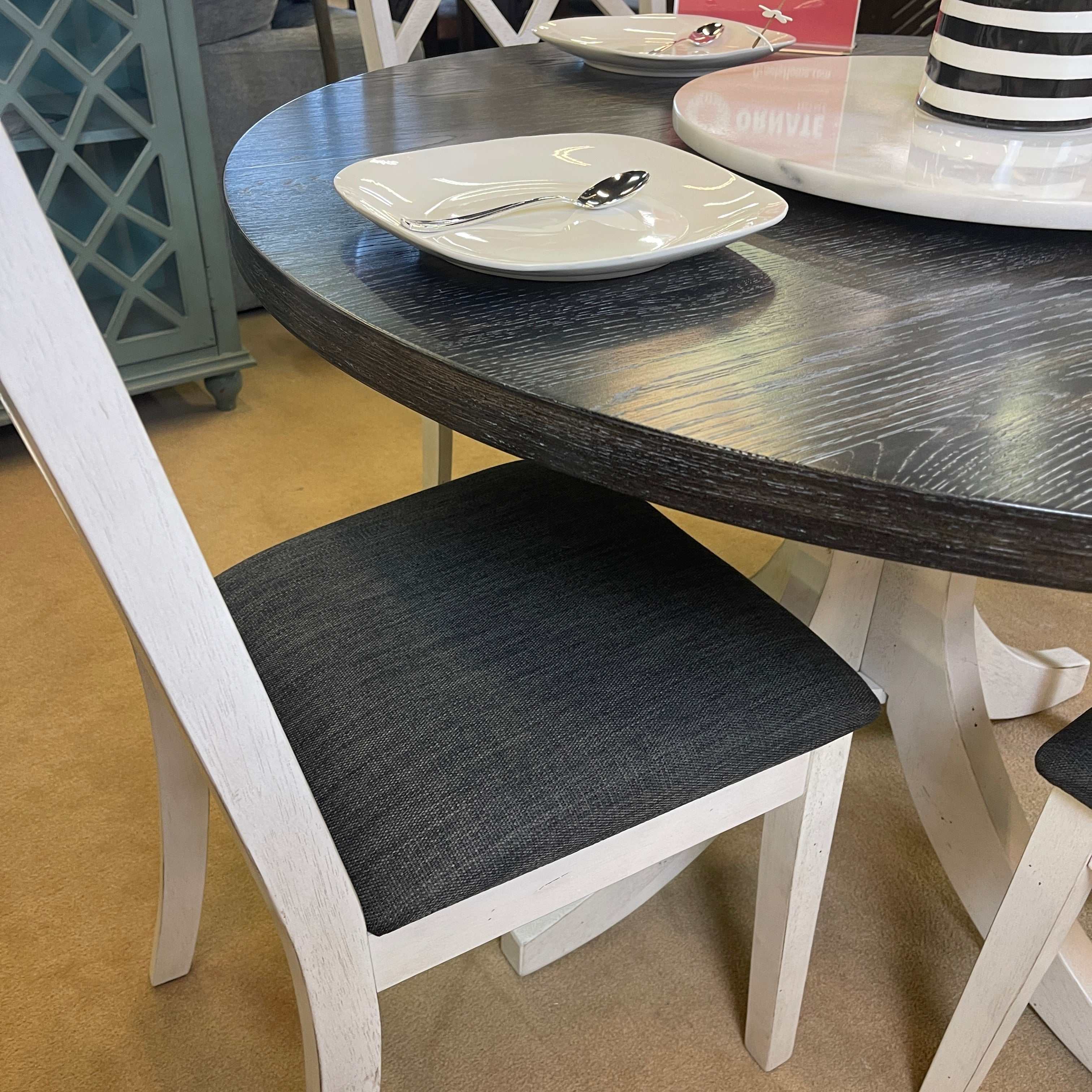 Haleigh Antique White & Gray Side Chair (Set of 2) - Image 4