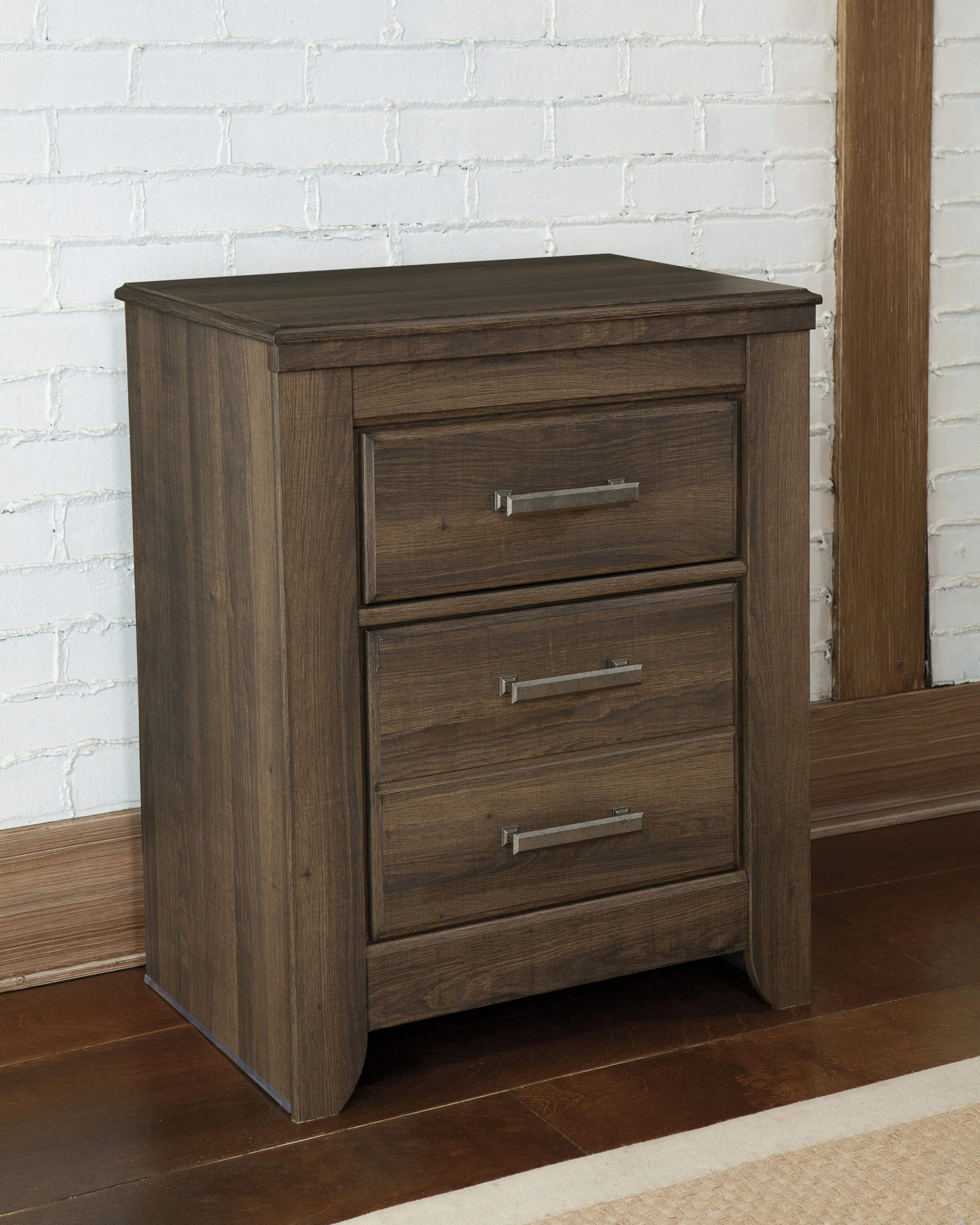 Juararo Dark Brown Queen Poster Bed and 2 Nightstands (Online Special Price) - Image 8