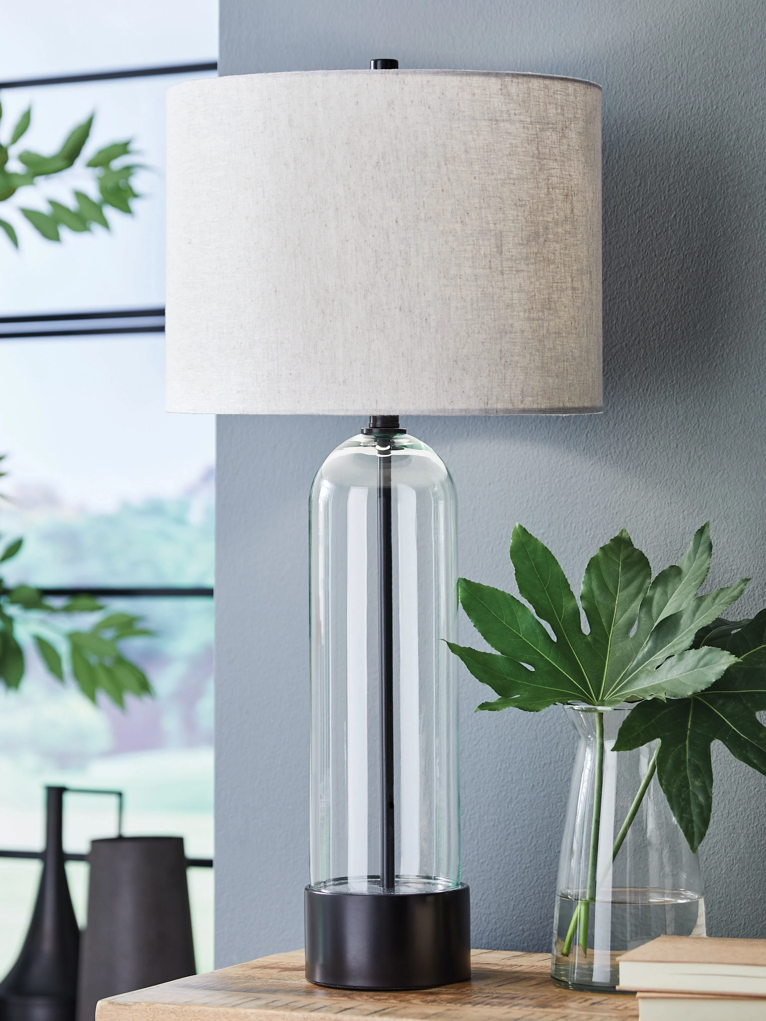 Kerrbrook Clear/Black Glass Table Lamp (1/CN) - Image 2