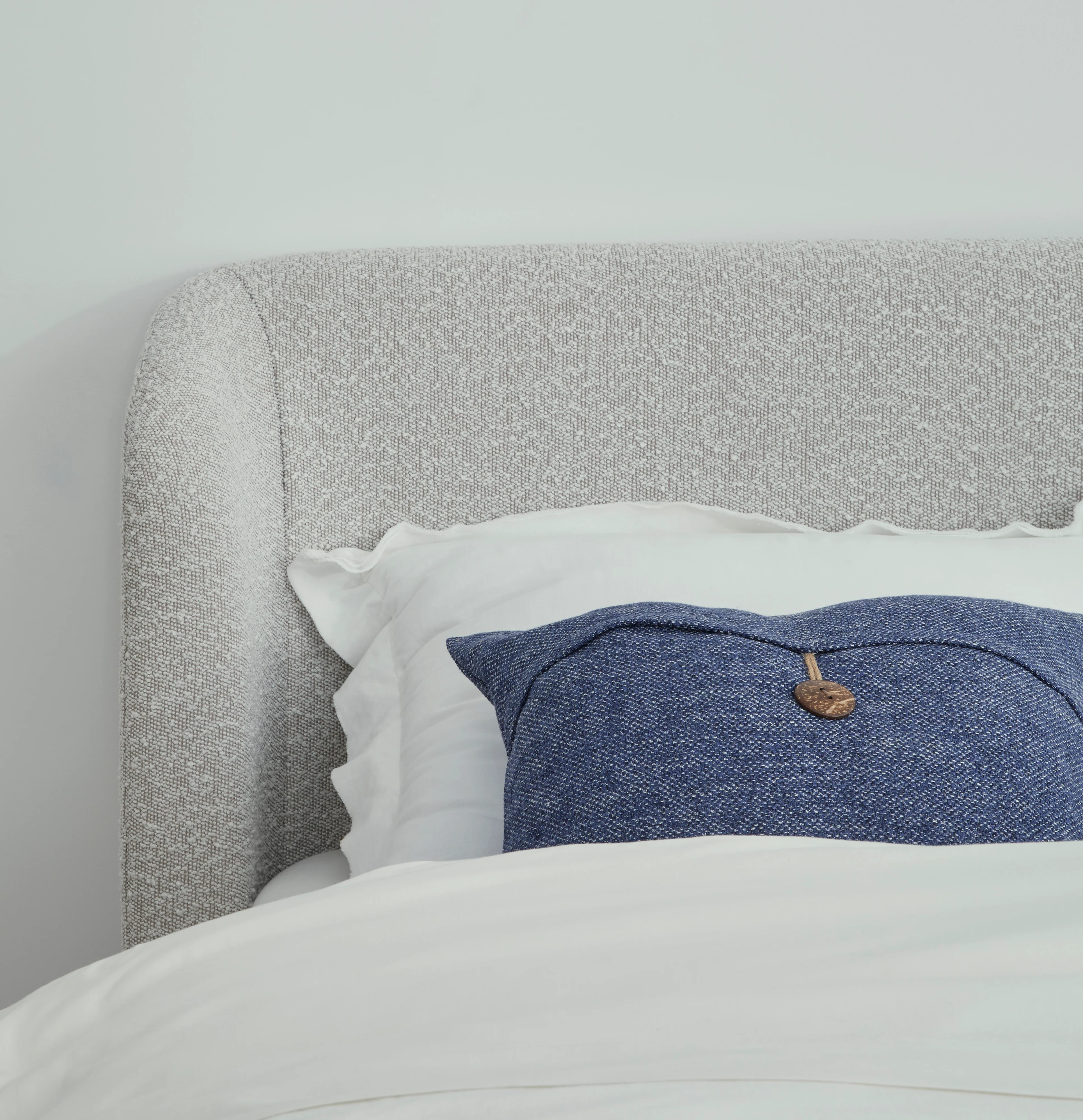 Kiki Upholstered California King Platform Bed in Cotton Ball Boucle - Image 4