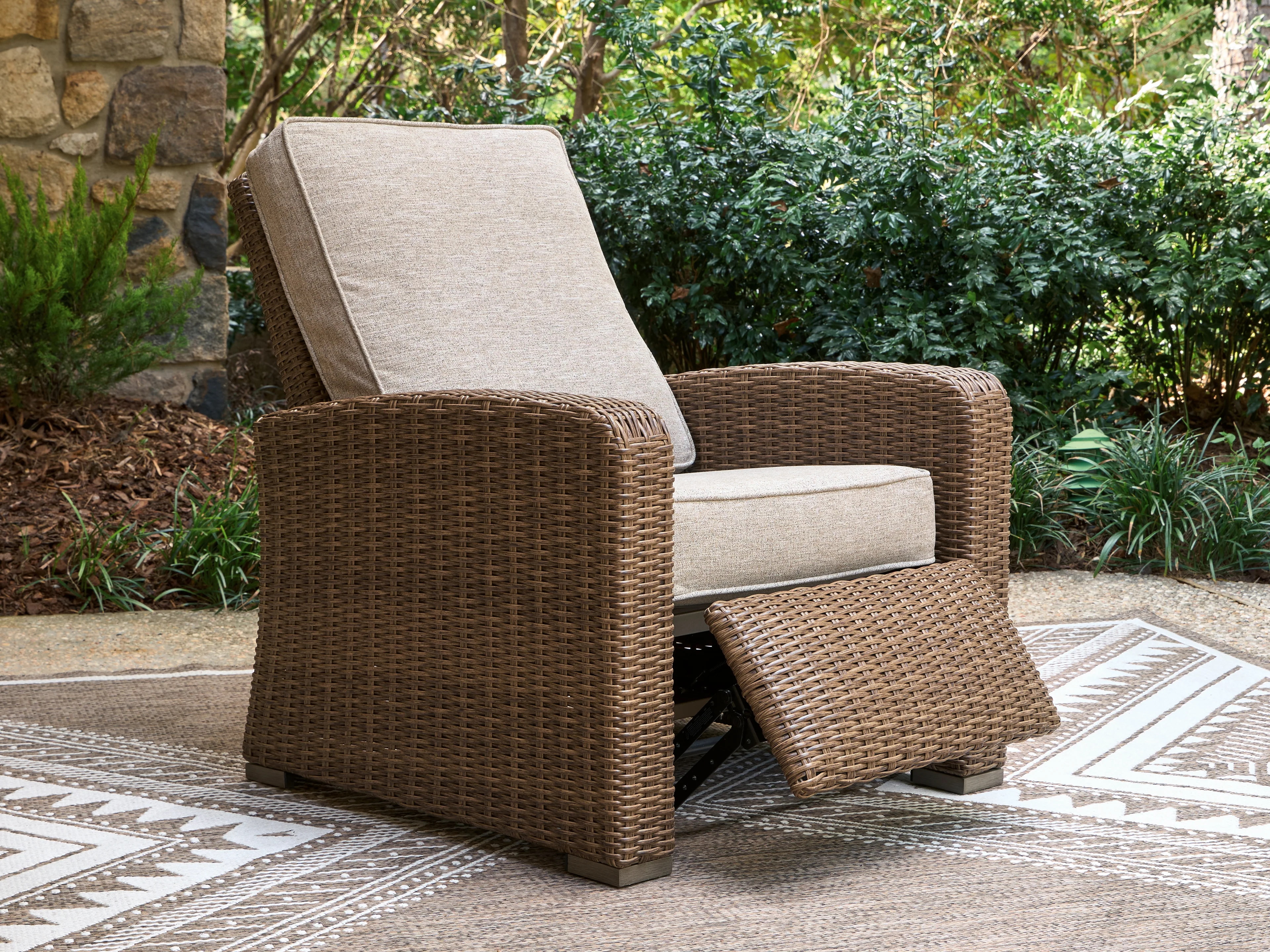 Laguna Heights Beige Outdoor Recliner - Image 6