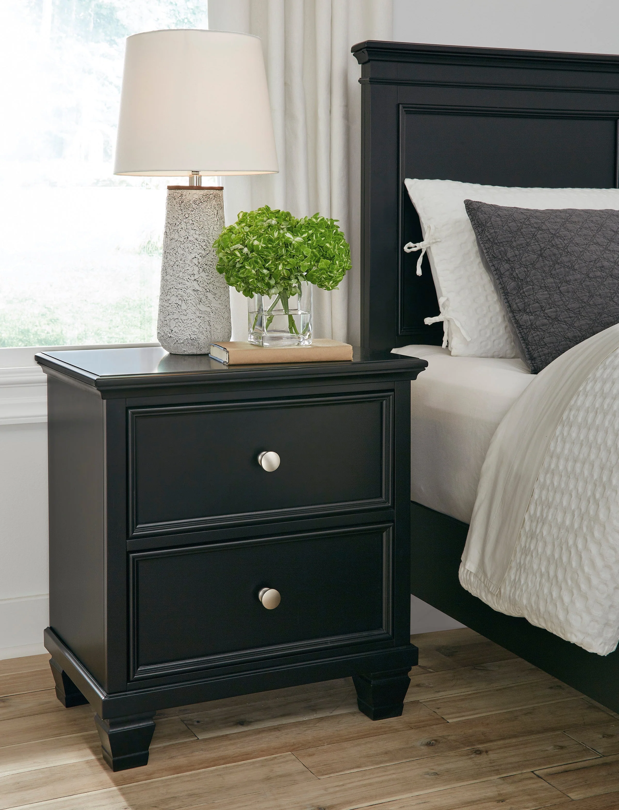 Lanolee Black California King Panel 5-Piece Bedroom Set - Image 10