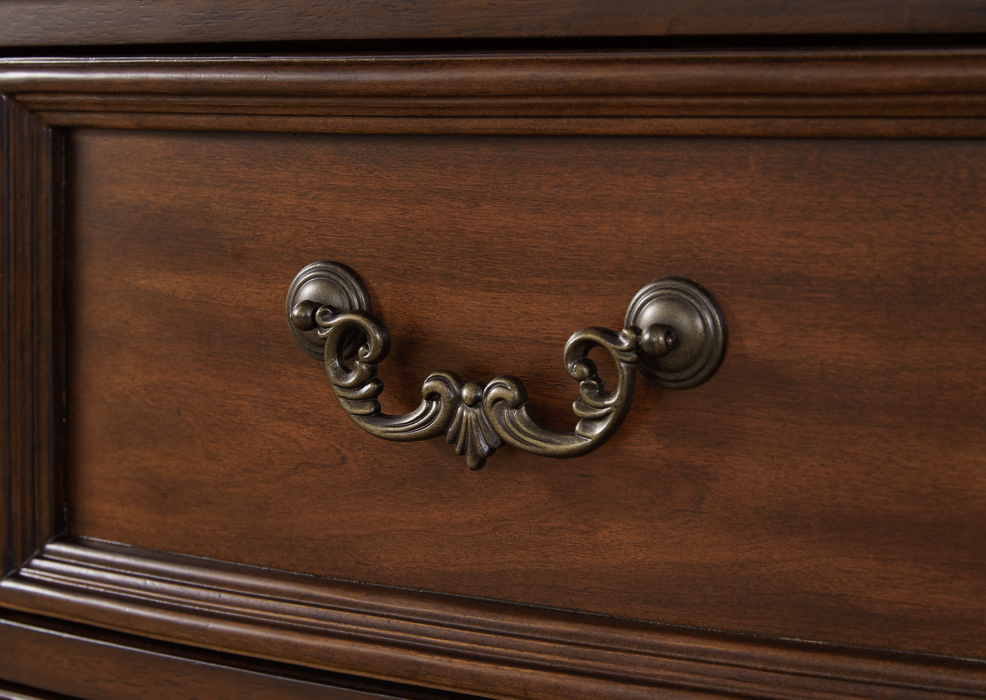Lavinton Brown King Poster Bed, Dresser, Mirror and Nightstand (Online Special Price) - Image 16