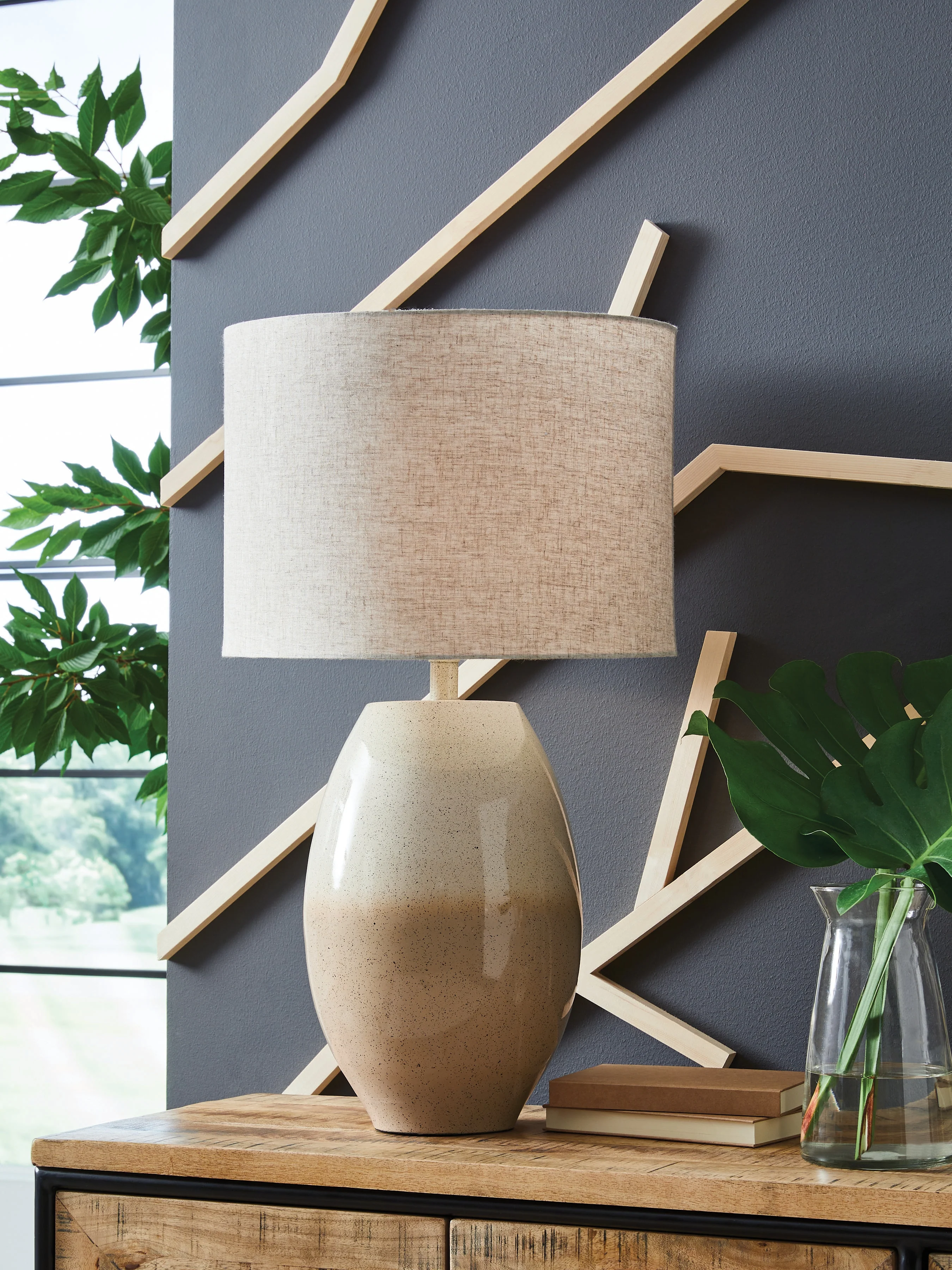 Linas Cream/Beige Metal Table Lamp (1/CN) - Image 2
