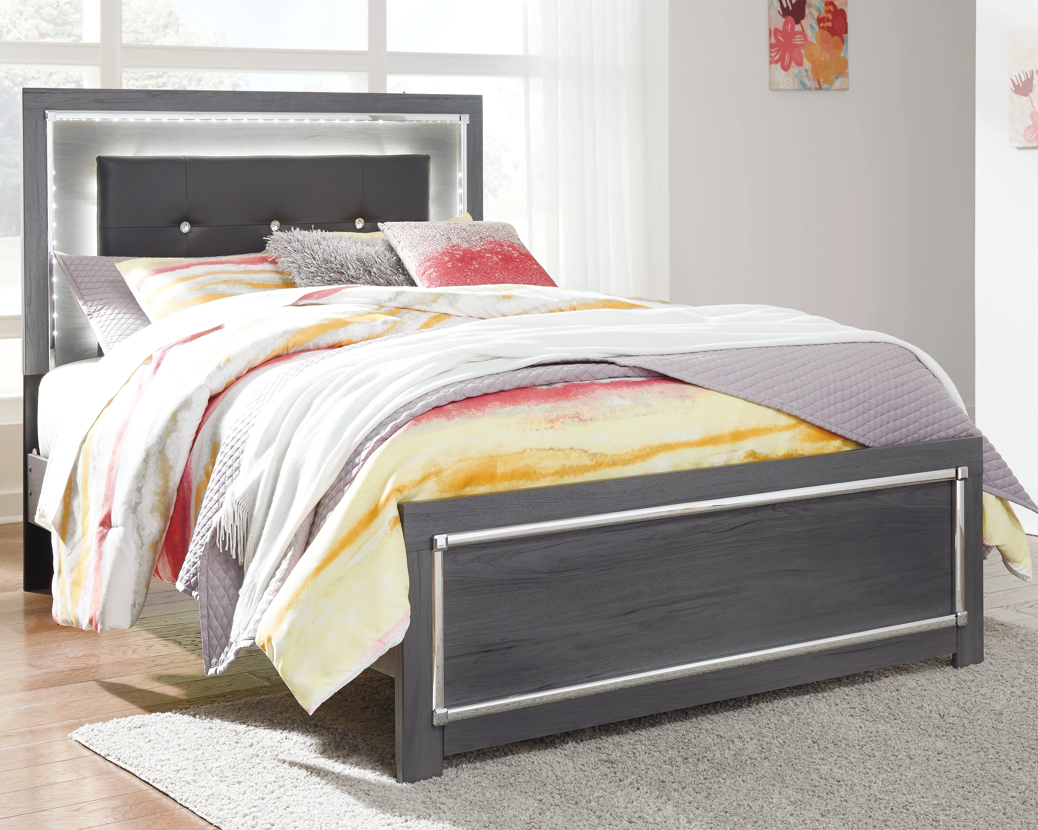 Lodanna Gray Full Panel Bedroom Set with Dresser, Mirror, Chest and Nightstand (Online Special Price) - Image 8