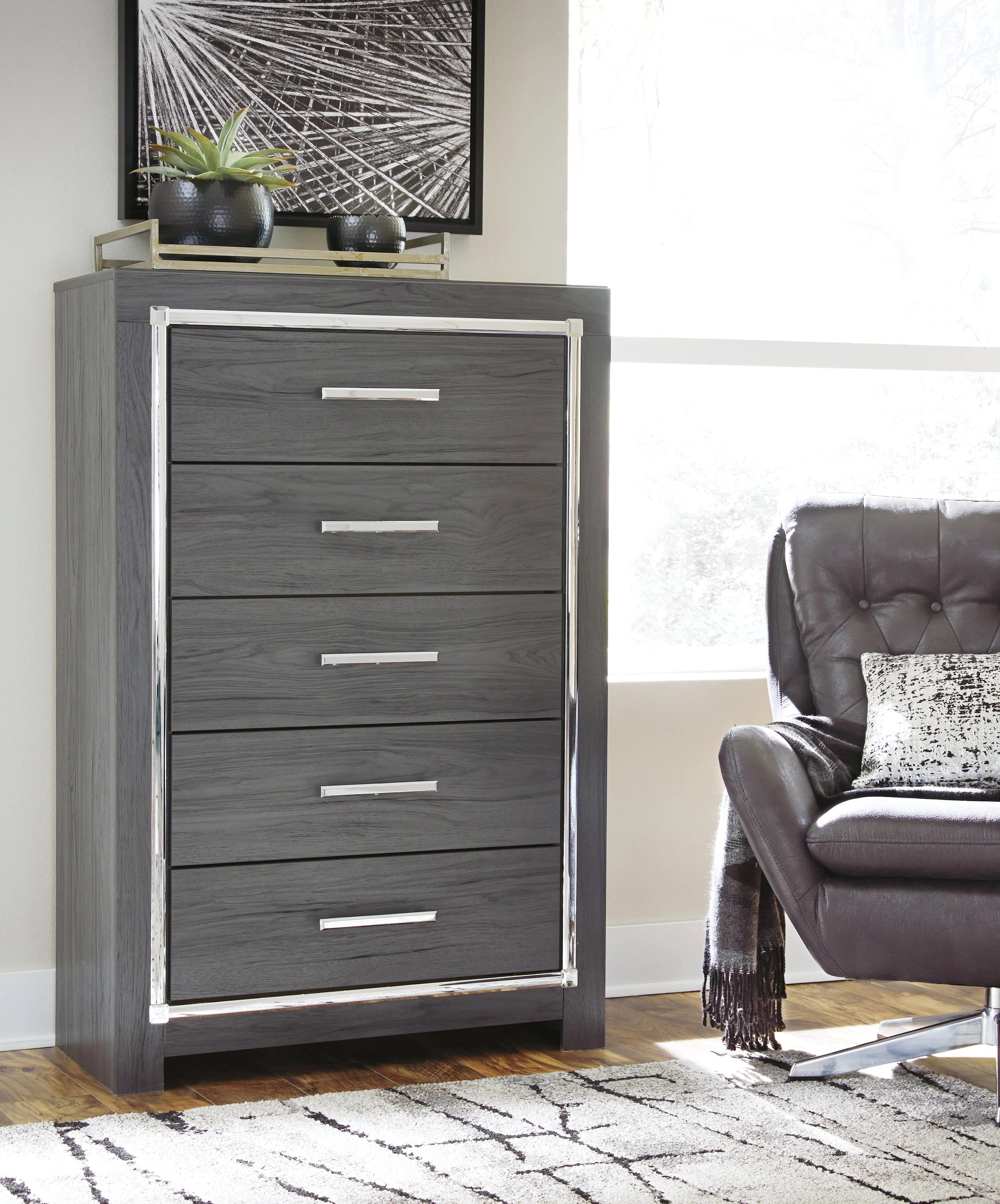 Lodanna Gray King Storage Bedroom Set with 2 Chests and 2 Nightstands (Online Special Price) - Image 6