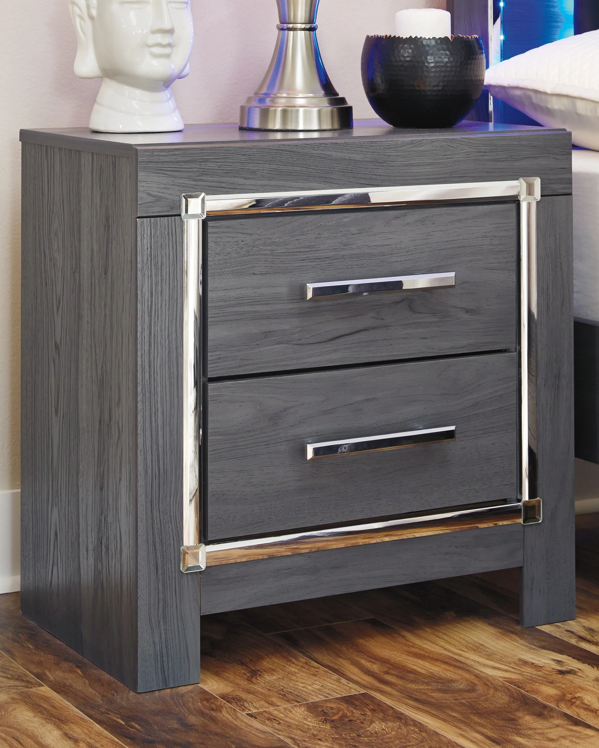 Lodanna Gray Queen Upholstered Panel Bedroom Set with Dresser, Mirror and 2 Nightstands - Image 22