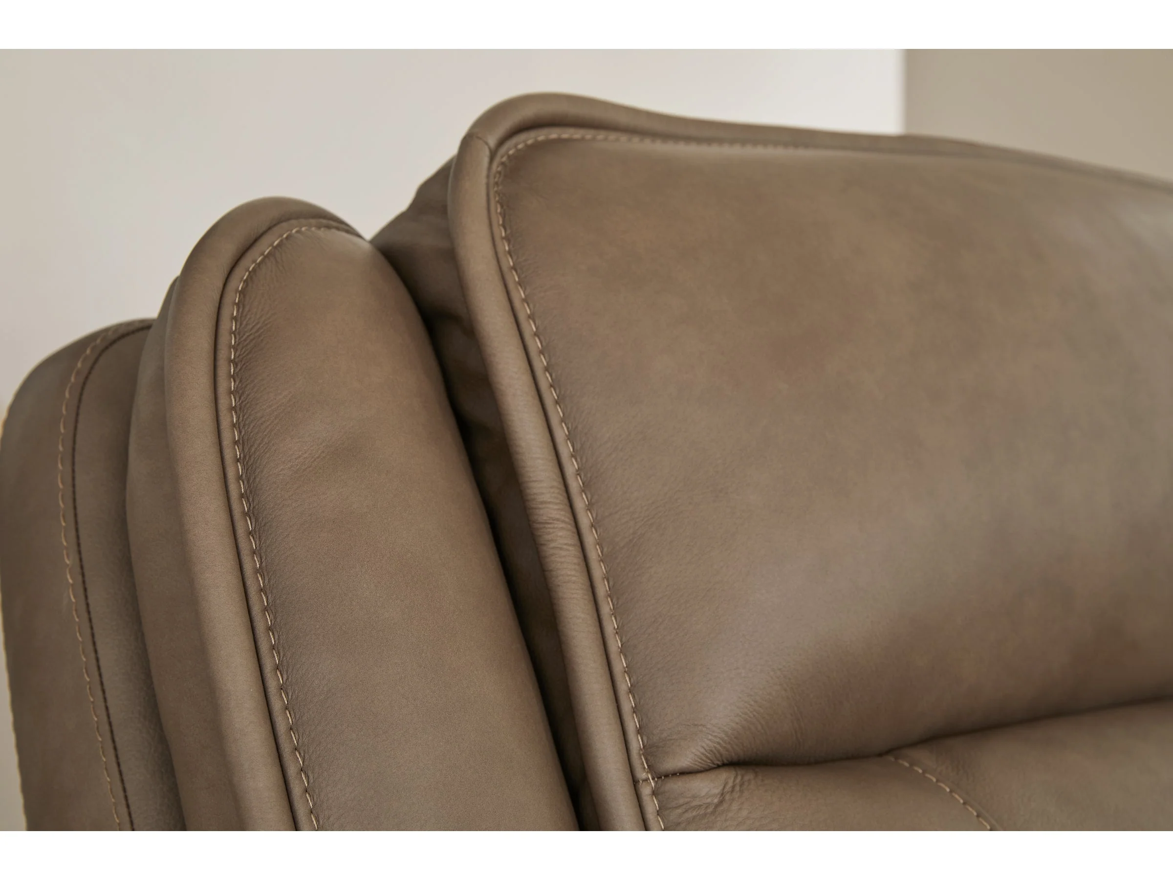 Malcesine Sahara PWR REC Loveseat/CON/ADJ HDRST (Online Special Price) - Image 4