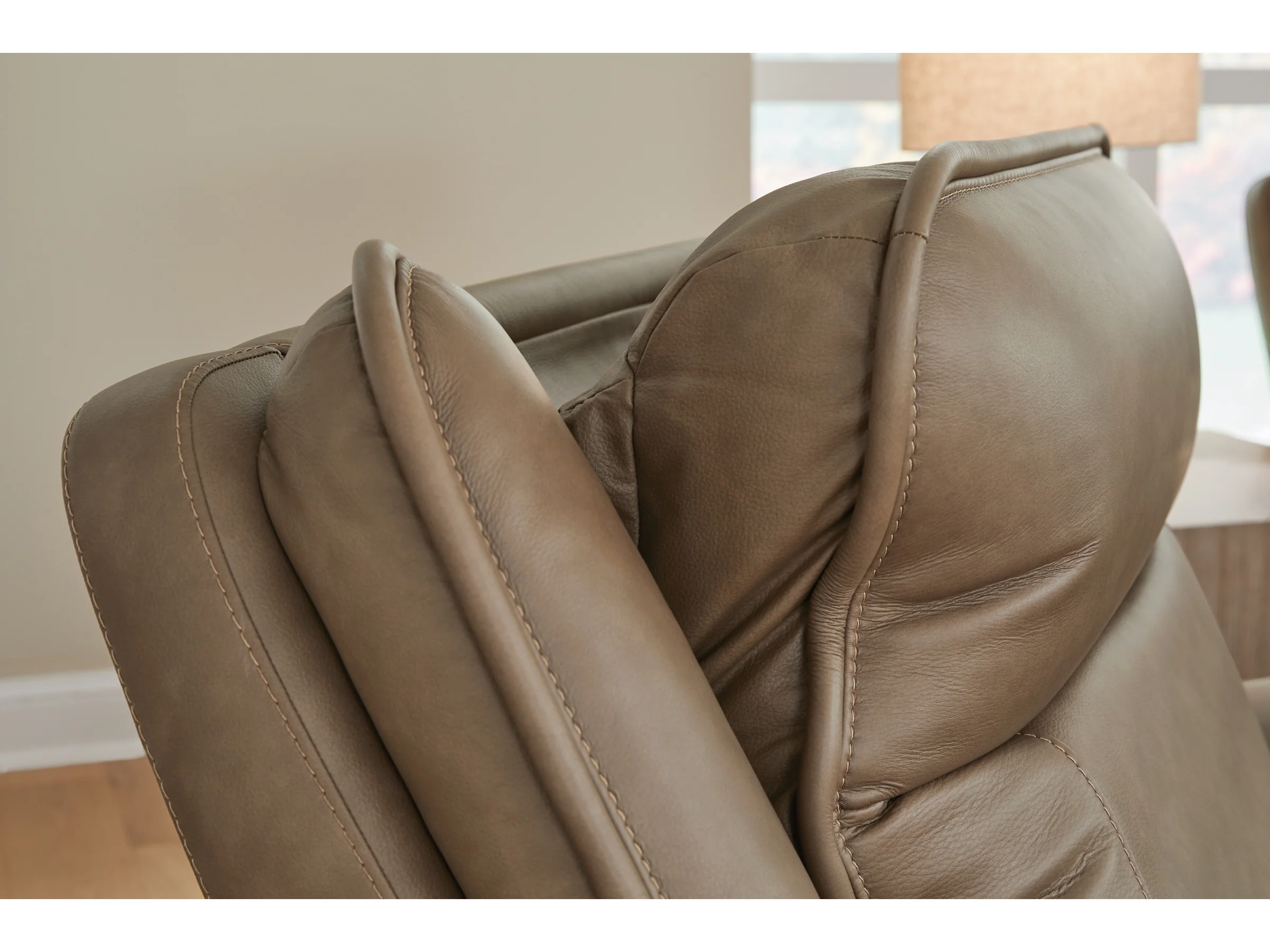 Malcesine Sahara PWR REC Sofa with ADJ Headrest - Image 4