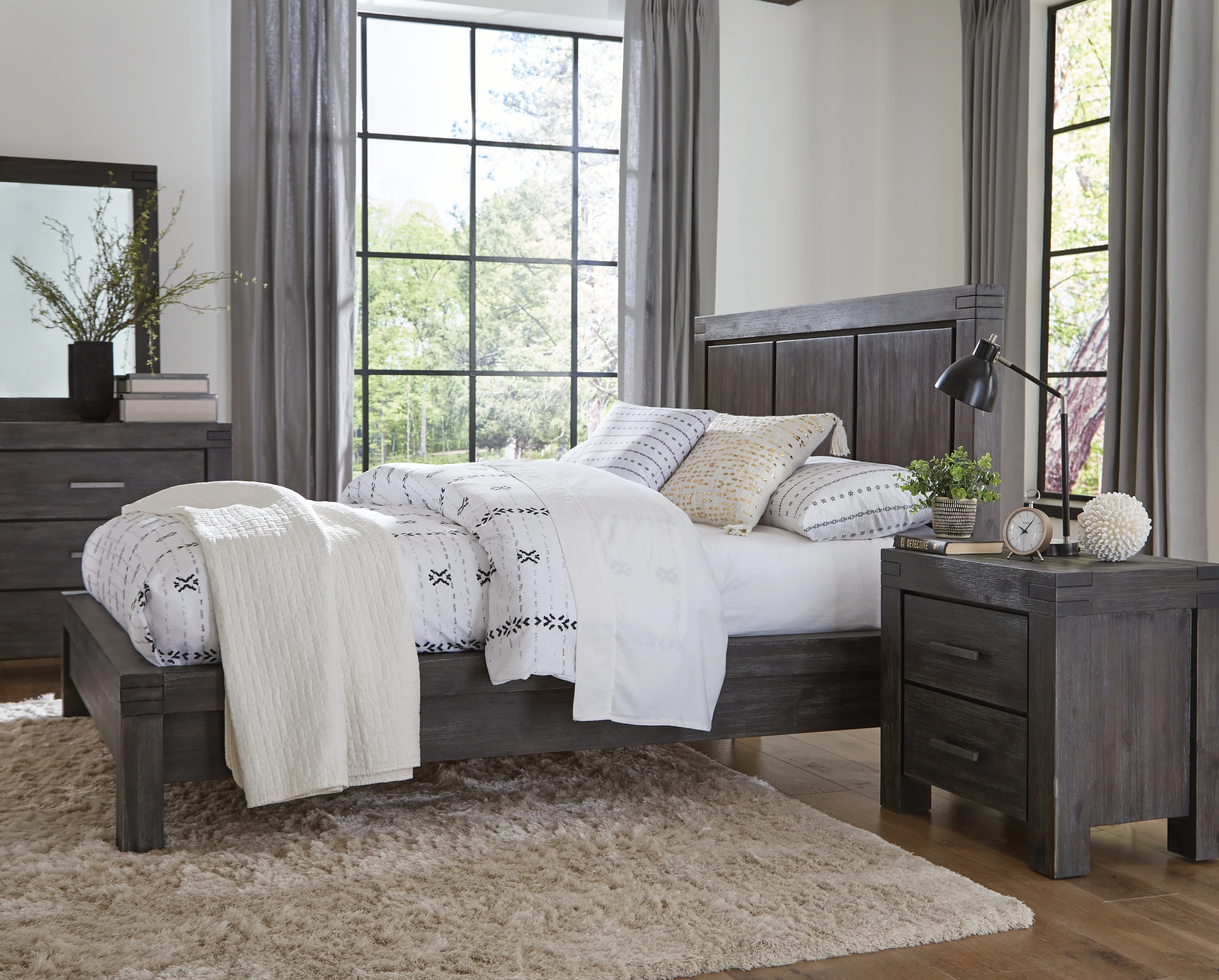 Meadow Solid Wood Eastern King Platform Bed in Graphite - Image 3