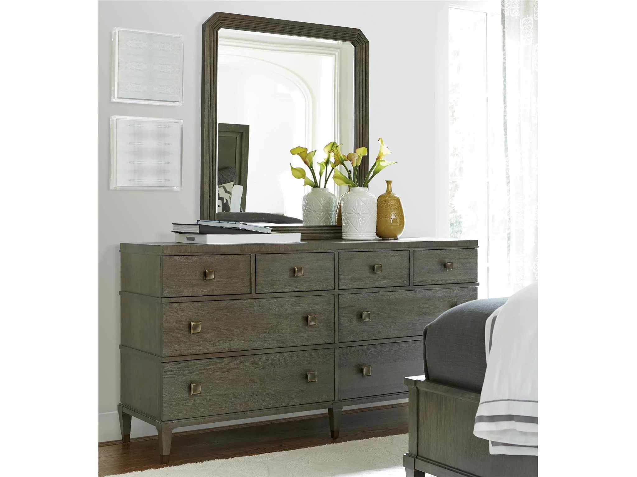 Playlist Brown Dresser