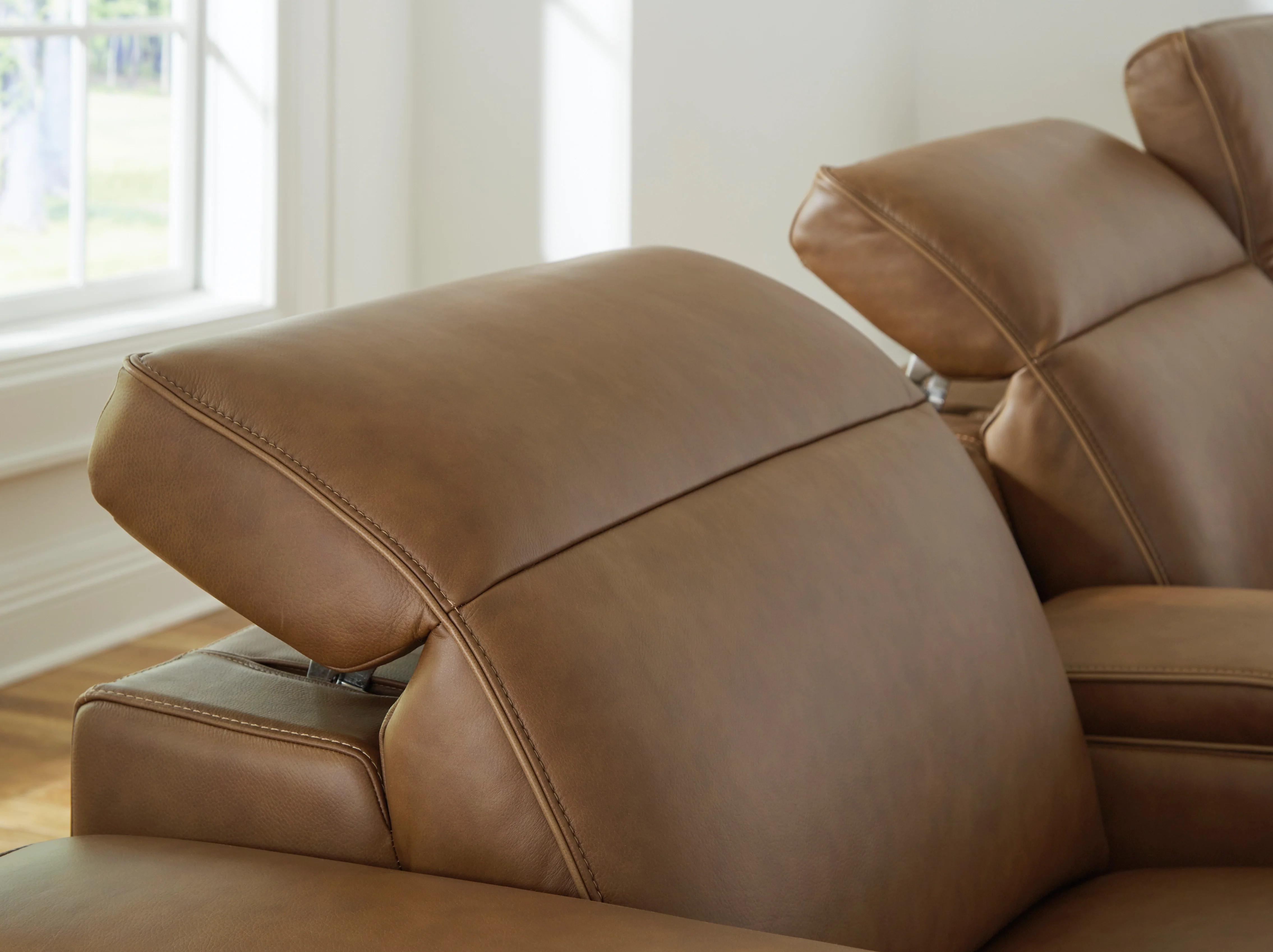 Rally-Up Caramel 6-Piece Power Reclining Sectional w/Console - Image 10