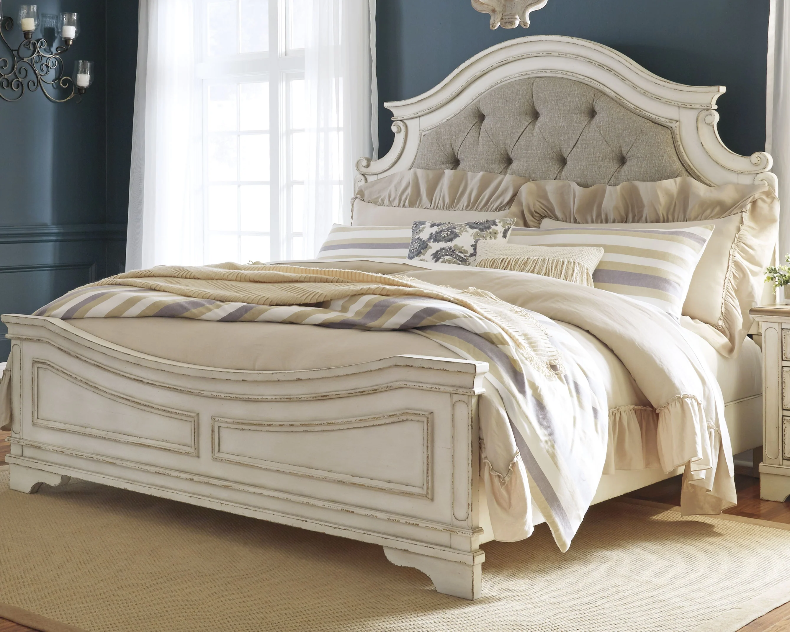 Realyn Chipped White Queen Bedroom Set with Mirrored Dresser and Nightstand - Image 13