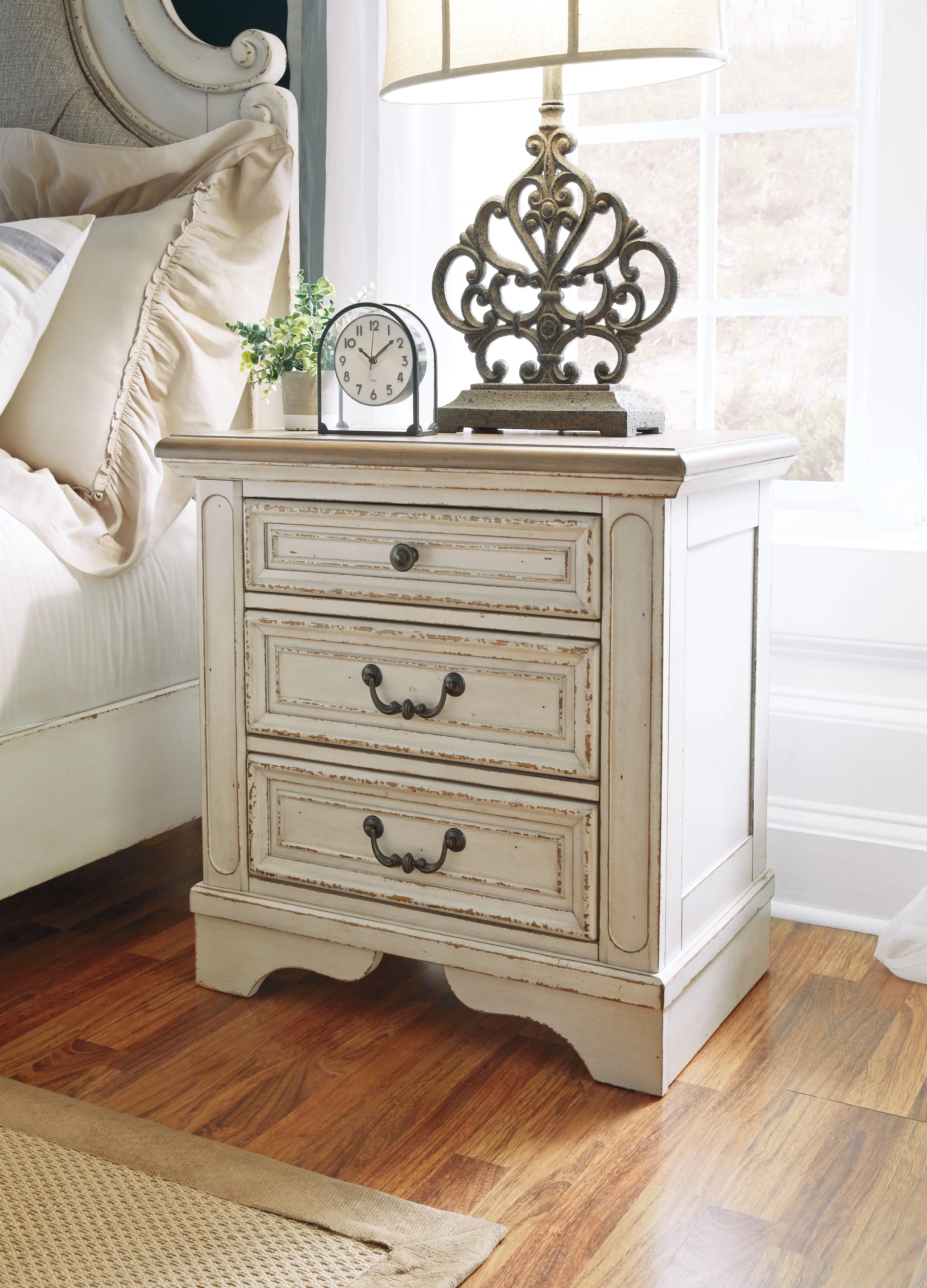 Realyn Two-tone Full Panel Bedroom Set with Dresser, Mirror and Nightstand (Online Special Price) - Image 13
