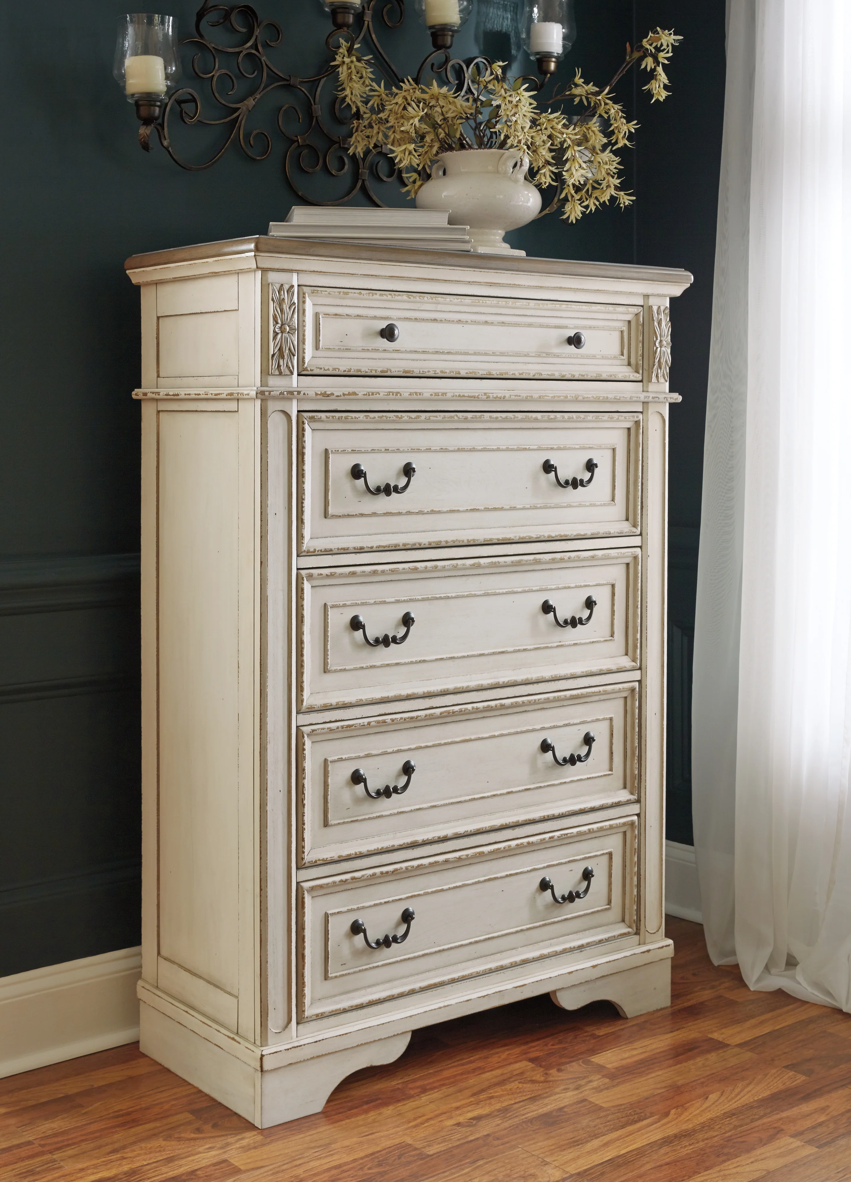 Realyn Two-tone King Storage Bedroom Set with Dresser, Chest and 2 Nightstands - Image 17