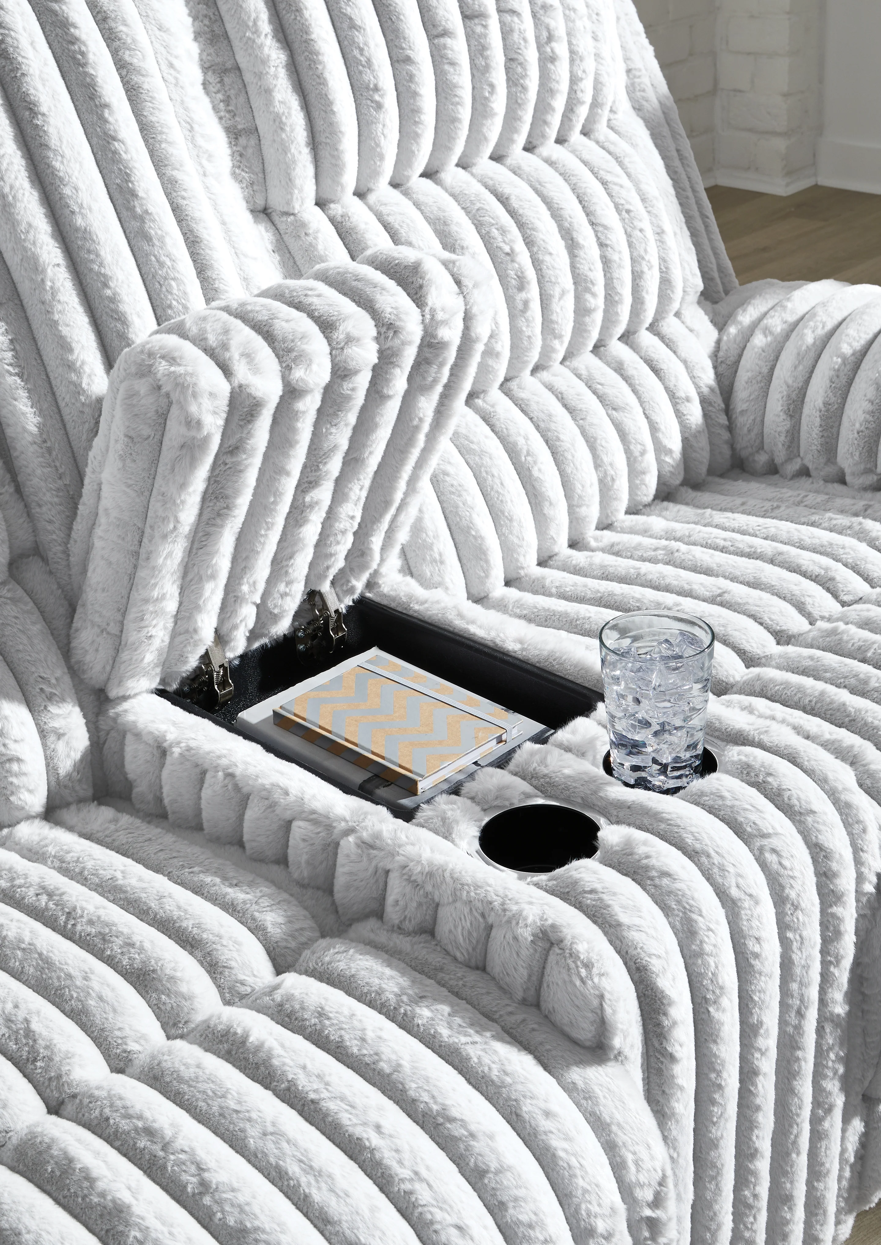 Technique Alloy Power Reclining Loveseat with Console - Image 6