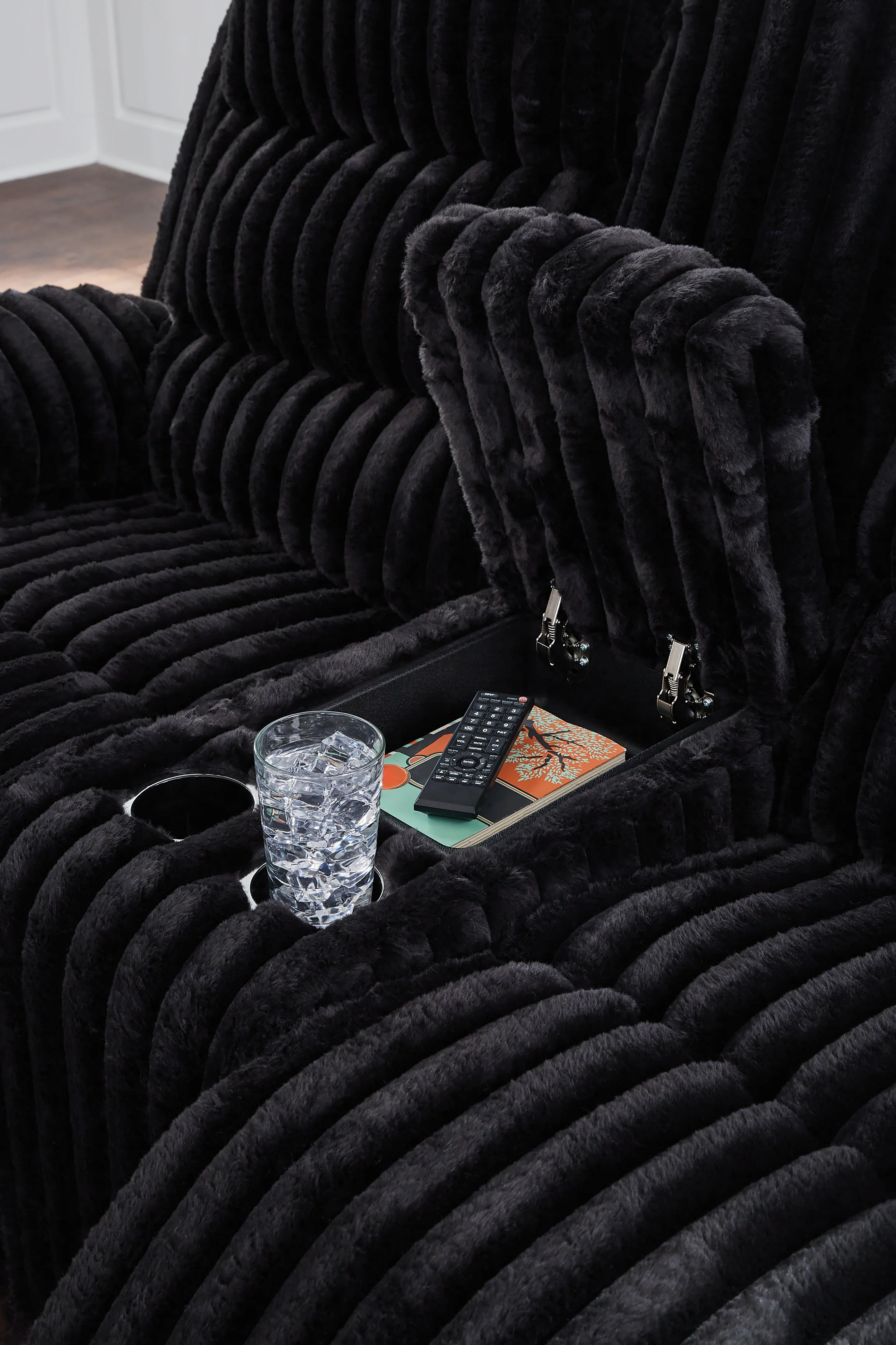 Technique Onyx Reclining Loveseat with Console - Image 5