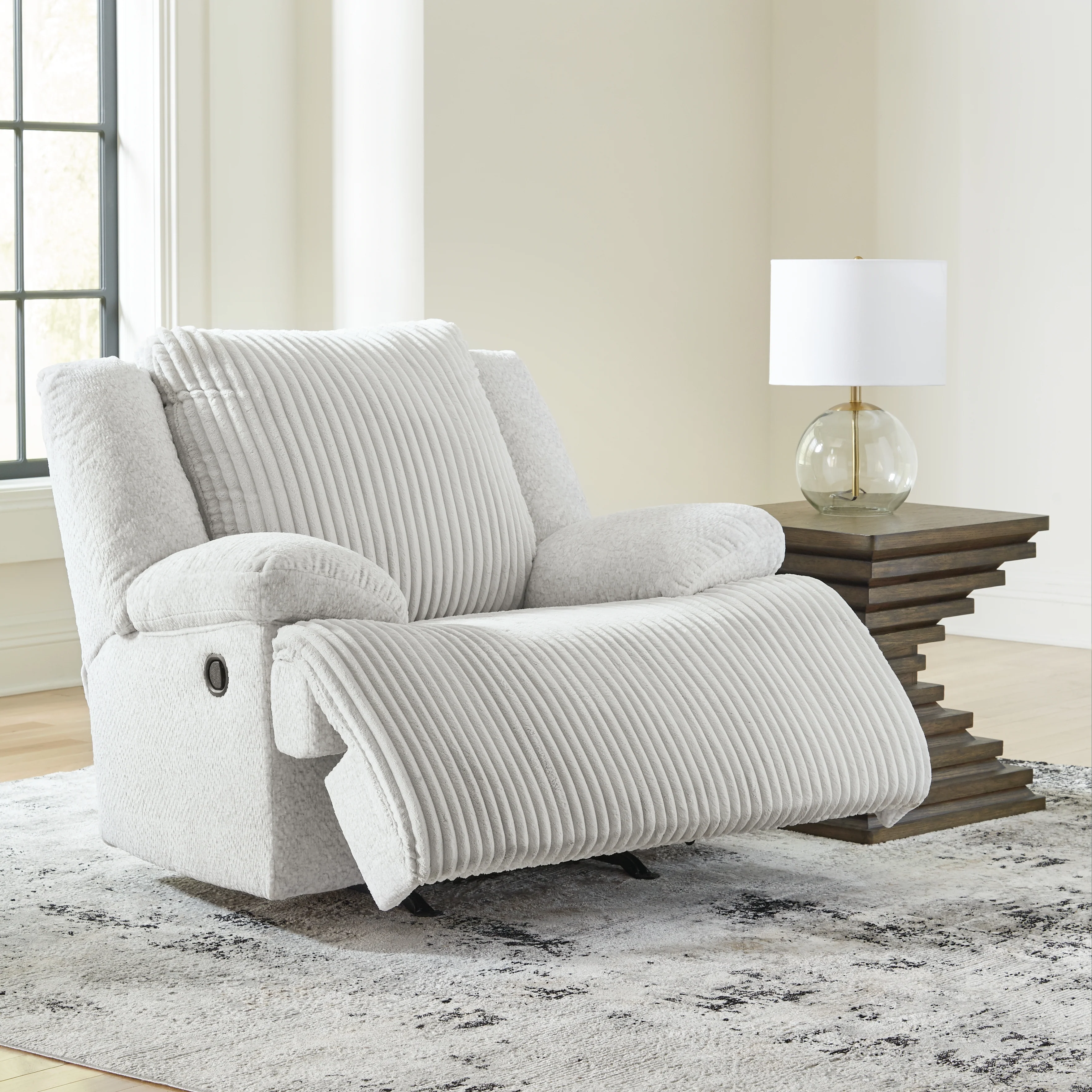 Top Tier Alloy 3-Piece Reclining Sectional and 2 Recliners - Image 23