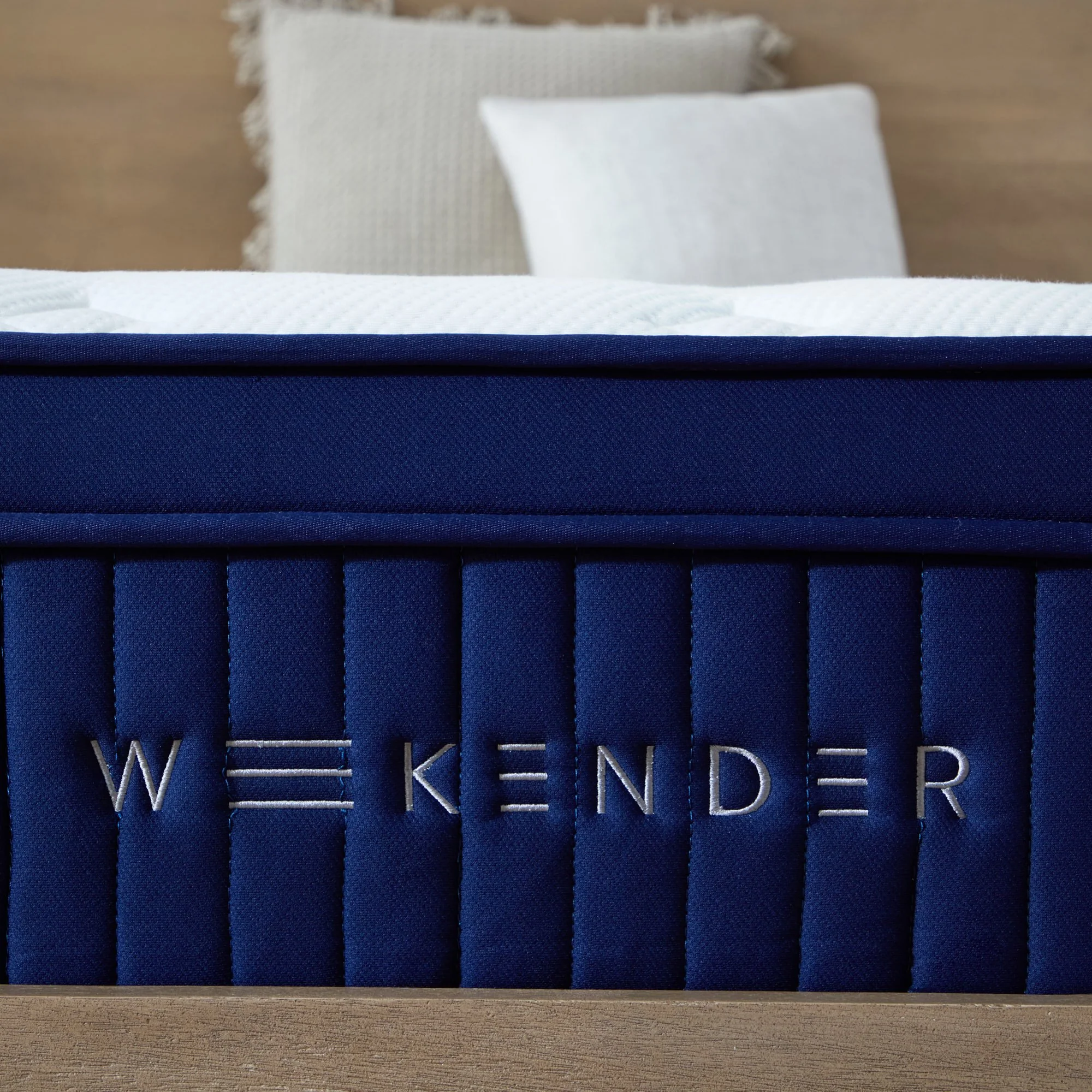 Weekender Blue/White King 11" Euro Top Hybrid Mattress - Image 5